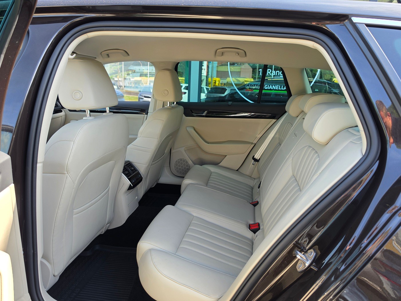 SKODA Superb Combi 2.0 TSI L&K DSG 4x4-image-7