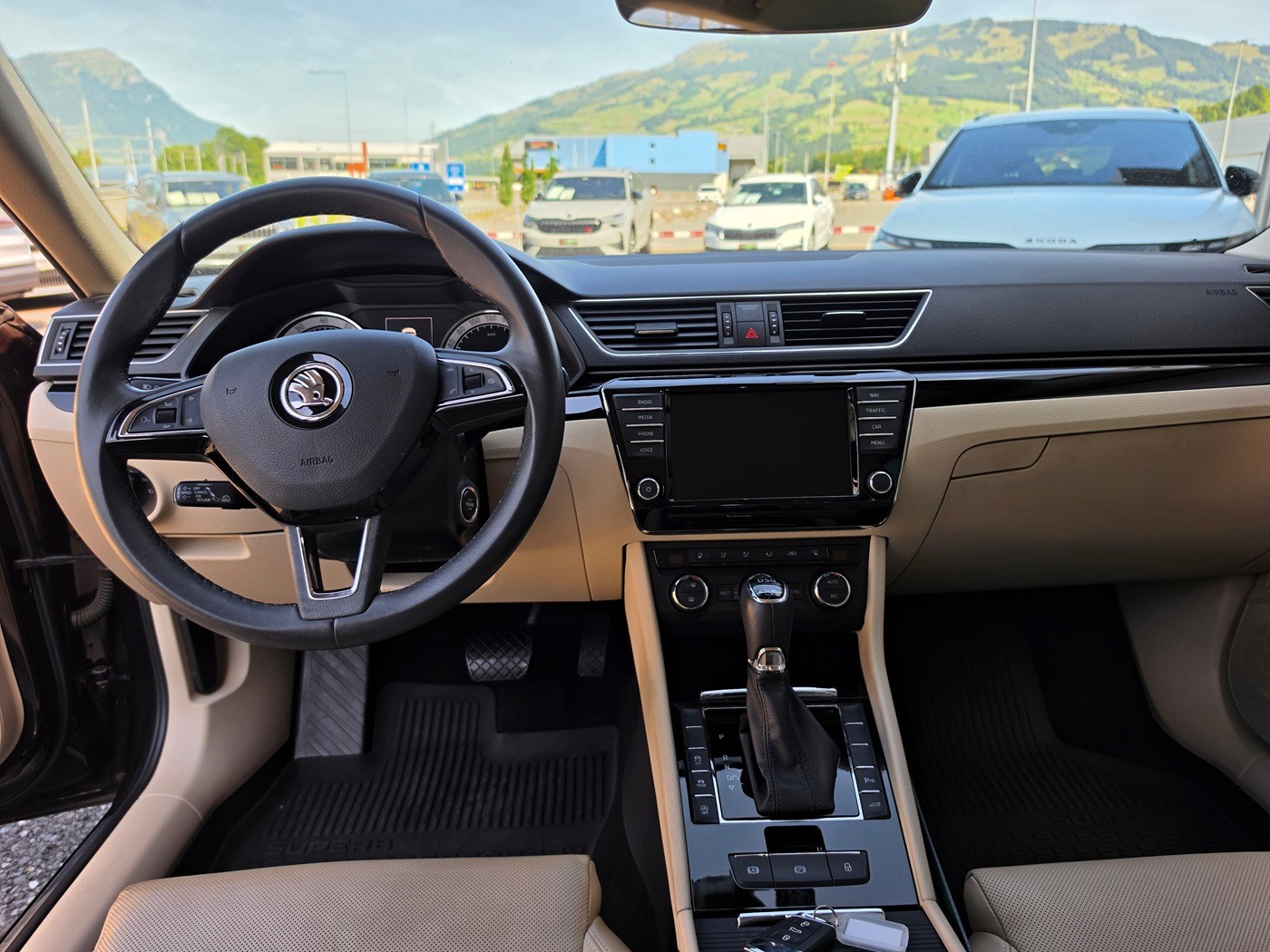 SKODA Superb Combi 2.0 TSI L&K DSG 4x4-image-8