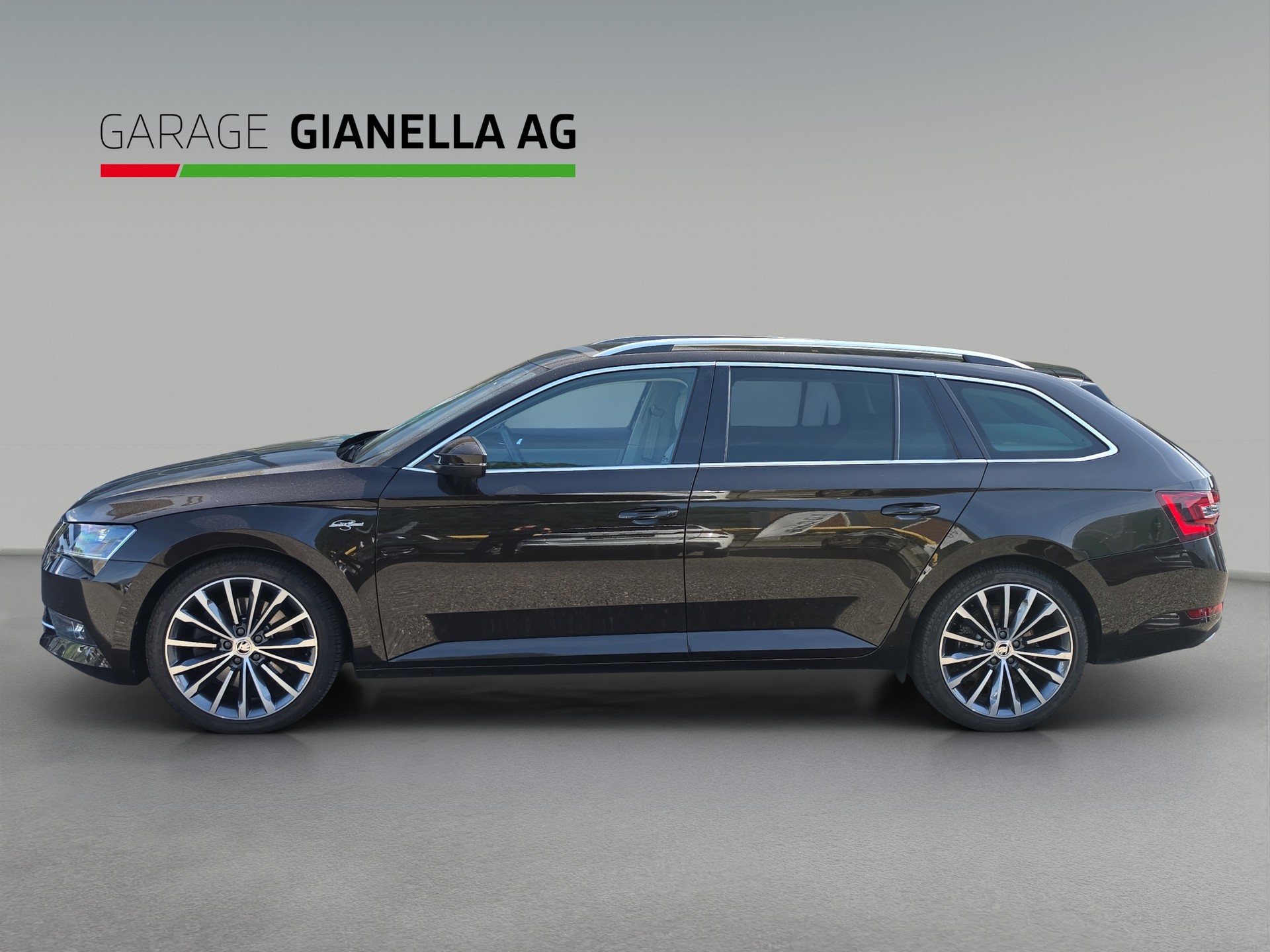 SKODA Superb Combi 2.0 TSI L&K DSG 4x4-image-1