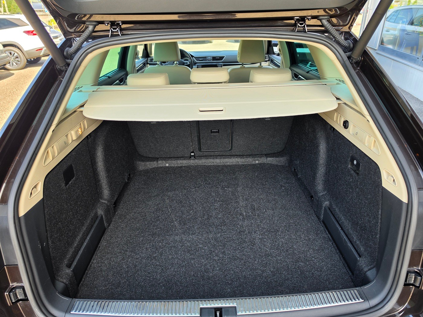 SKODA Superb Combi 2.0 TSI L&K DSG 4x4-image-4