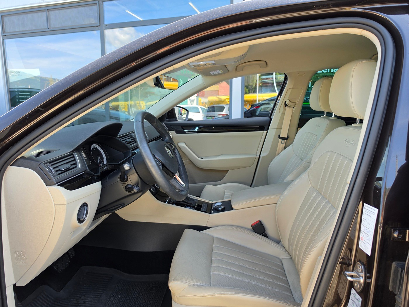 SKODA Superb Combi 2.0 TSI L&K DSG 4x4-image-6