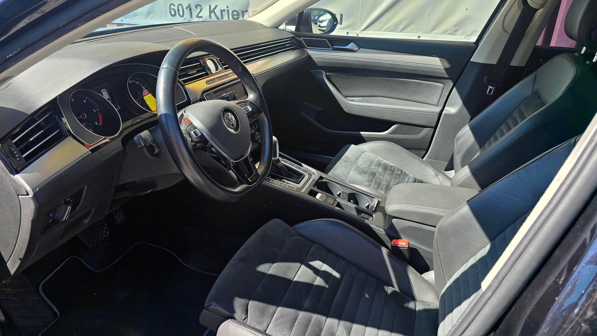 VW Passat Variant 2.0 TDI BMT Highline DSG 4Motion-image-15