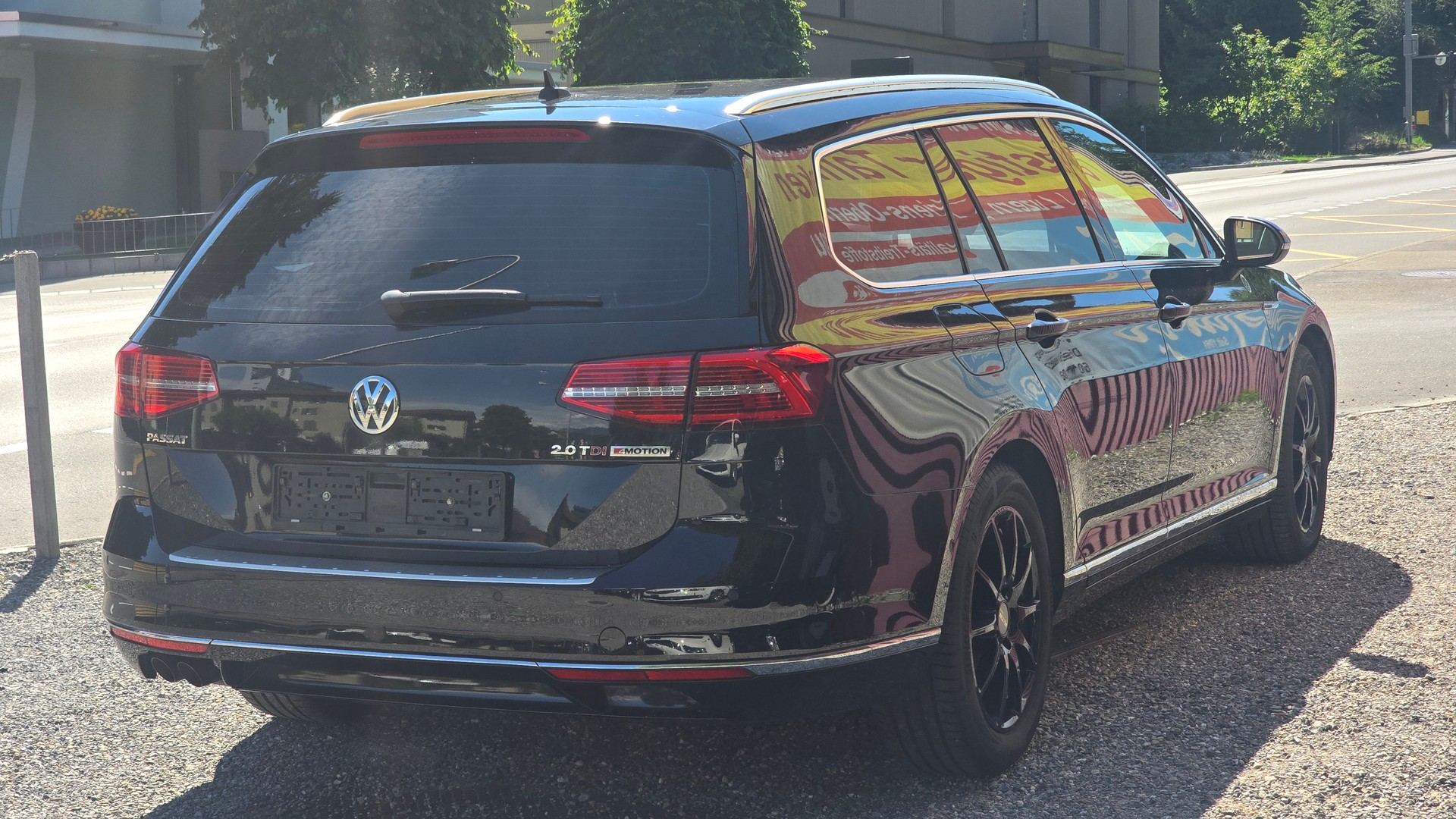 VW Passat Variant 2.0 TDI BMT Highline DSG 4Motion-image-3