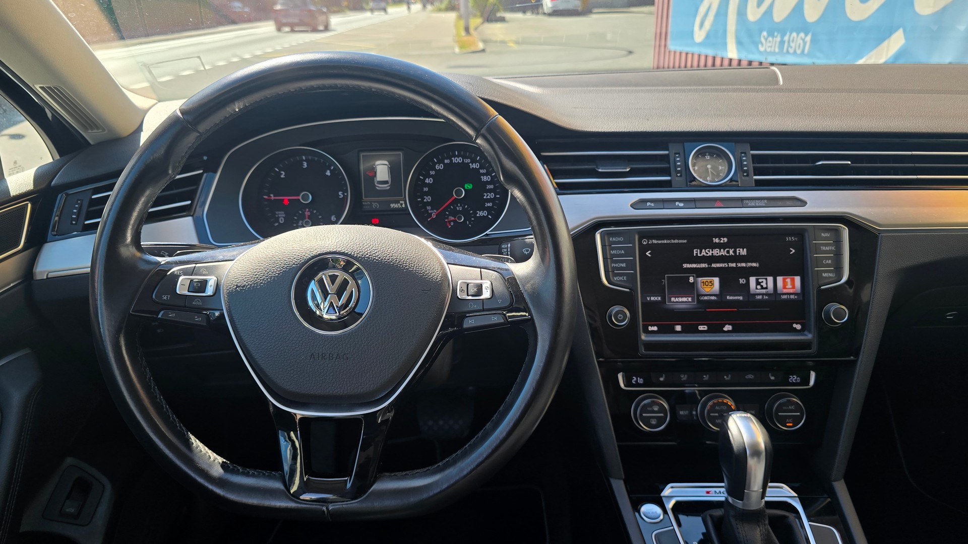 VW Passat Variant 2.0 TDI BMT Highline DSG 4Motion-image-12
