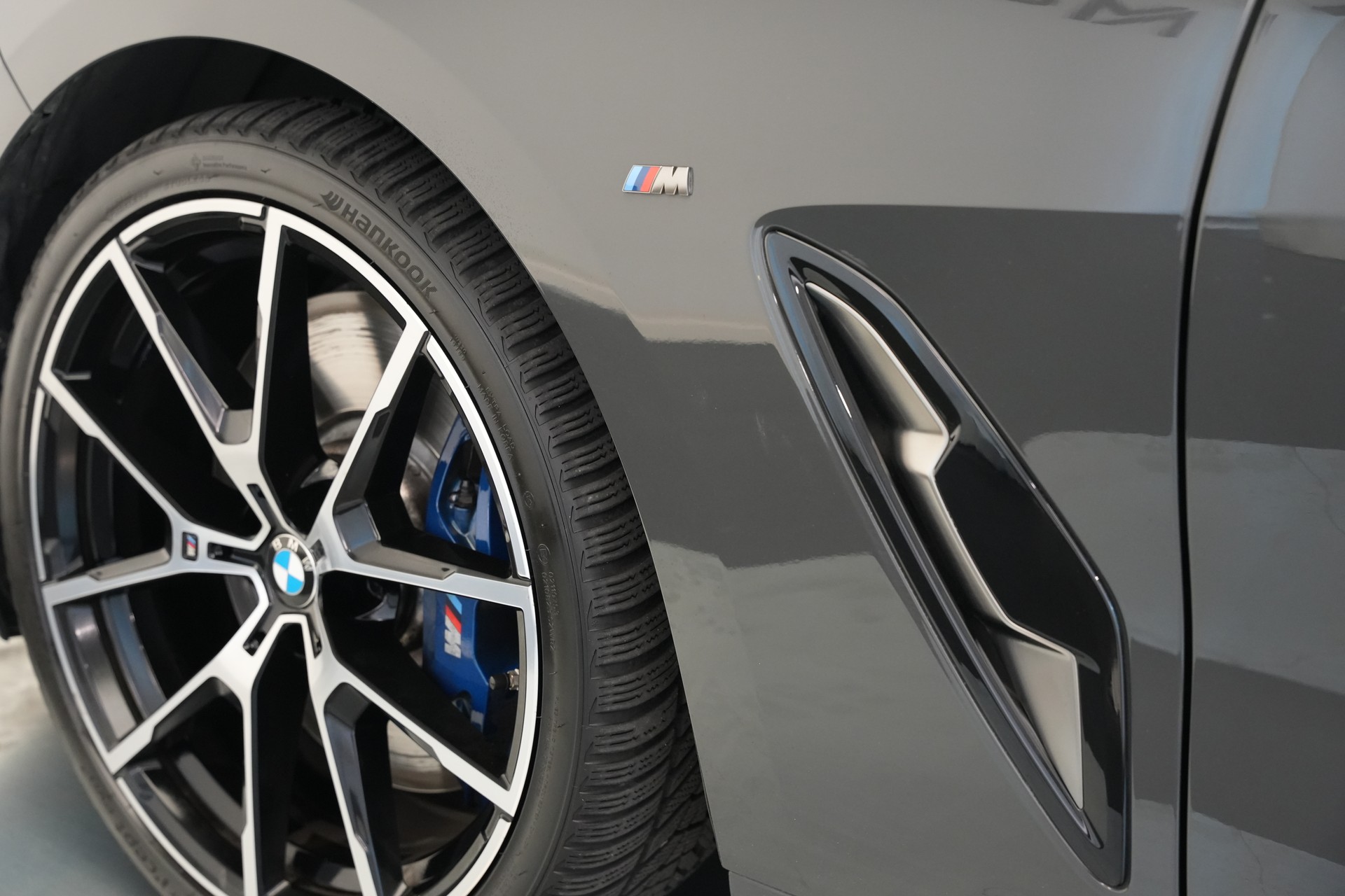 BMW M850i xDrive Steptronic Cabriolet *CH-Fahrzeug* *Dravitgrau* *B&W* *Carbon Exterieur*-image-16