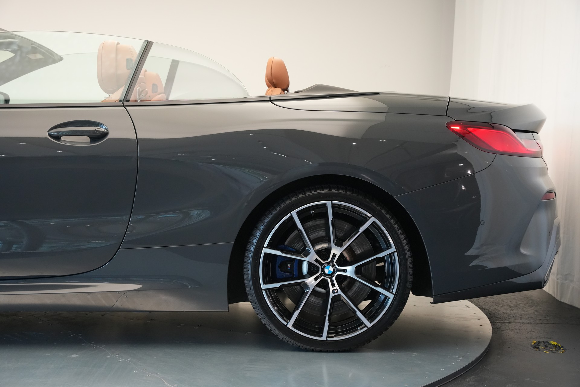 BMW M850i xDrive Steptronic Cabriolet *CH-Fahrzeug* *Dravitgrau* *B&W* *Carbon Exterieur*-image-53