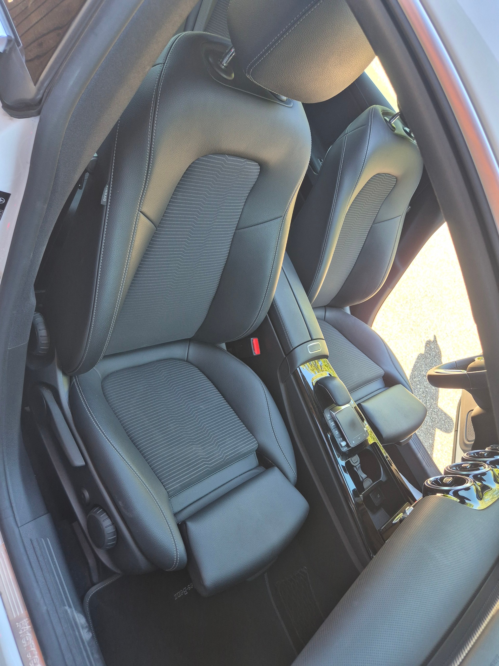 MERCEDES-BENZ CLA 250 4Matic AMG Line 7G-DCT-image-19