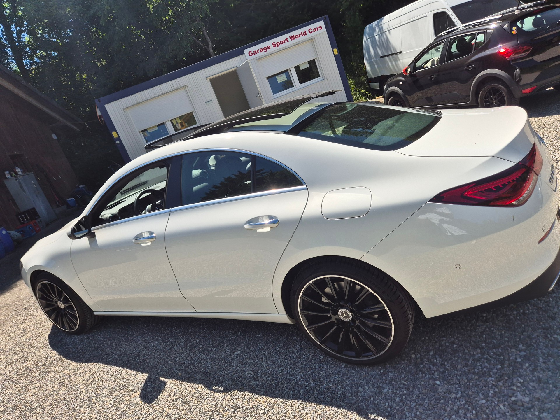 MERCEDES-BENZ CLA 250 4Matic AMG Line 7G-DCT-image-3