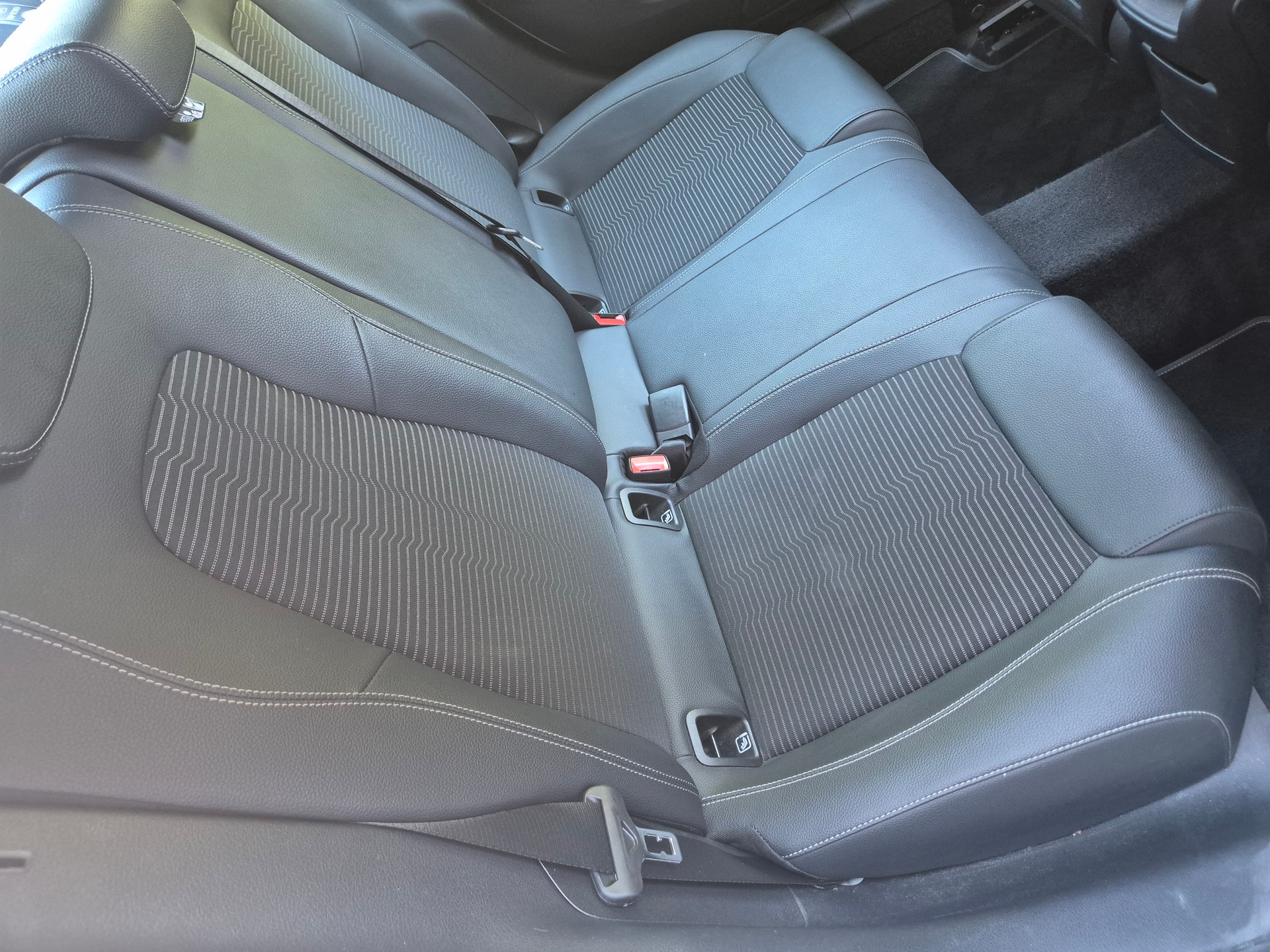 MERCEDES-BENZ CLA 250 4Matic AMG Line 7G-DCT-image-16