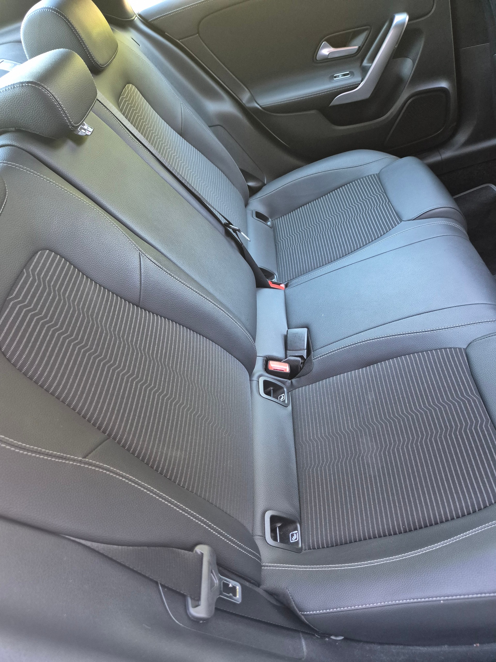 MERCEDES-BENZ CLA 250 4Matic AMG Line 7G-DCT-image-17