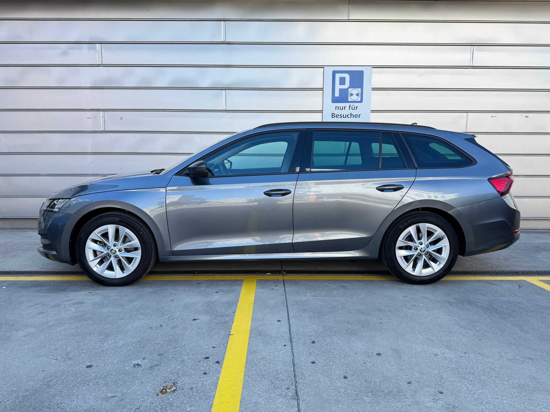 SKODA Octavia Combi 2.0 TDI DSG Ambition 4x4-image-1