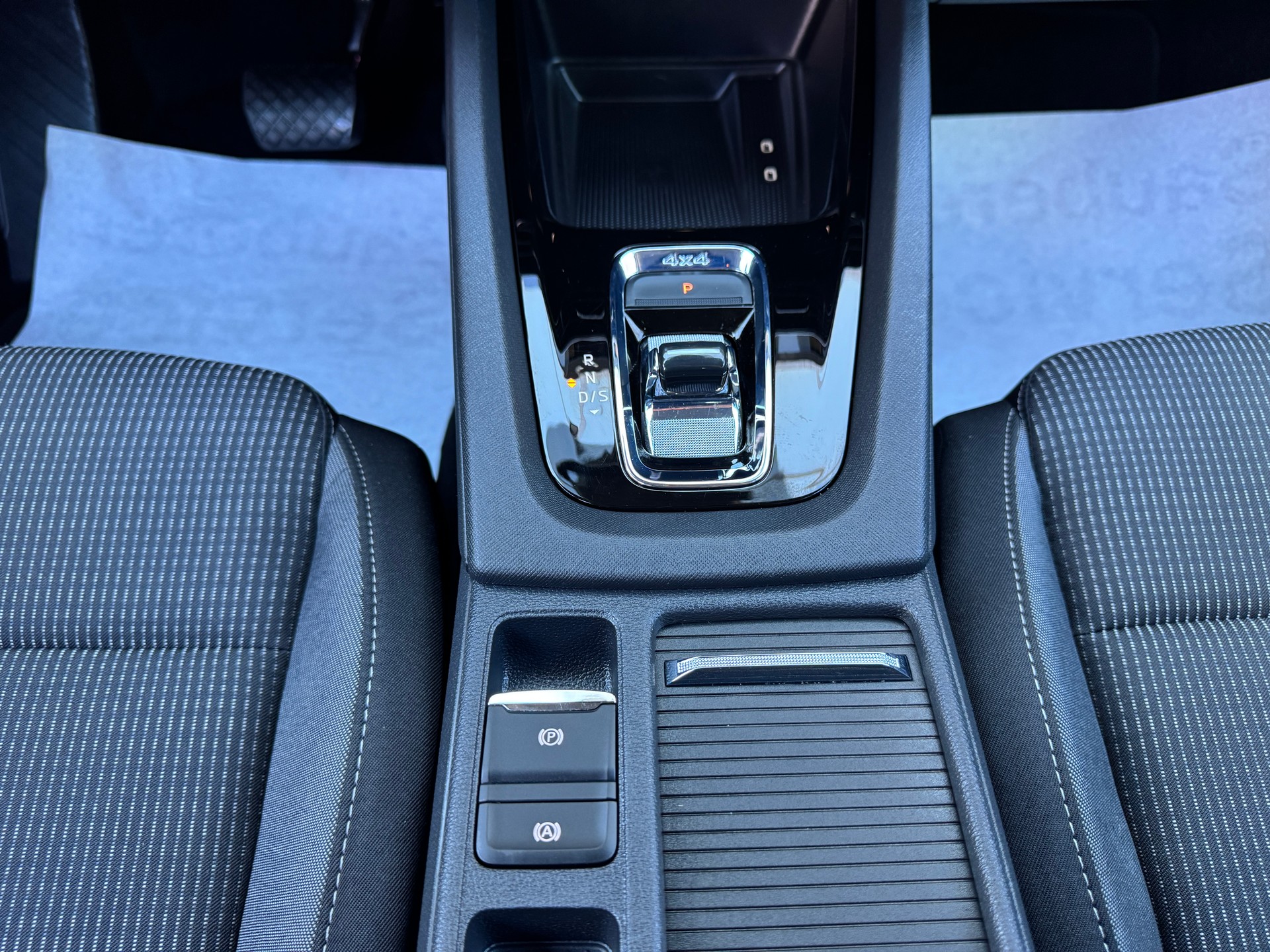 SKODA Octavia Combi 2.0 TDI DSG Ambition 4x4-image-8