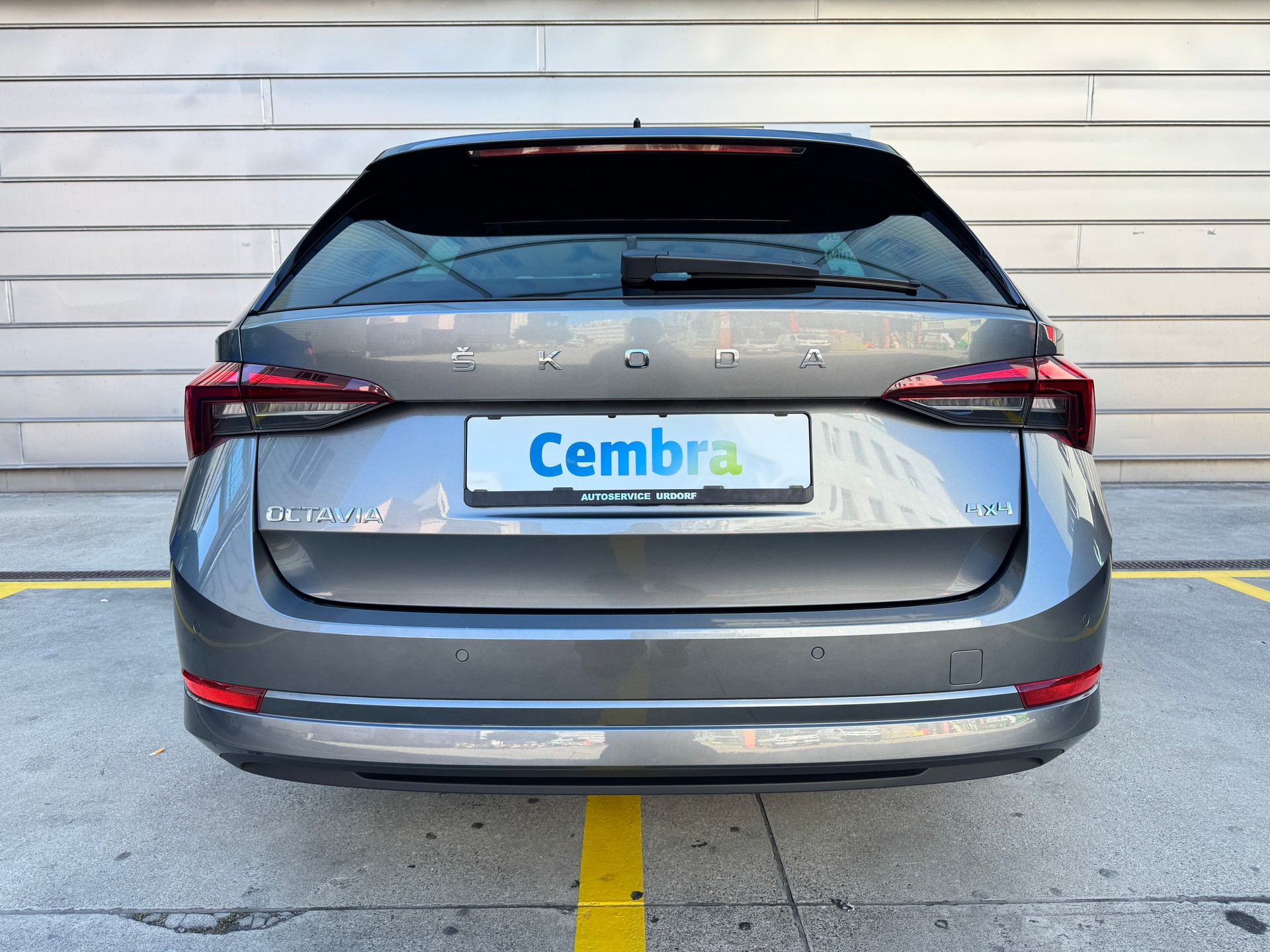 SKODA Octavia Combi 2.0 TDI DSG Ambition 4x4-image-3