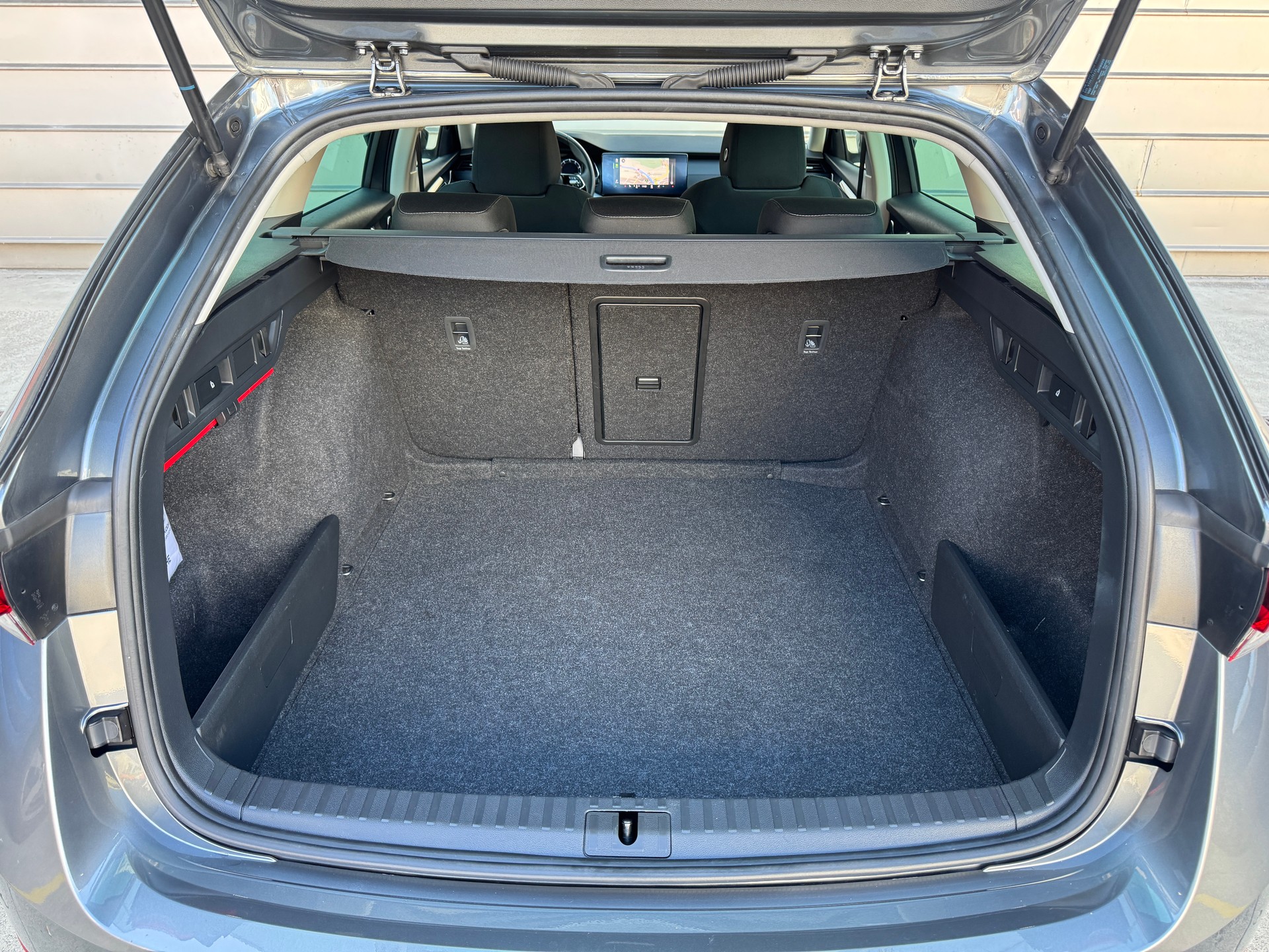 SKODA Octavia Combi 2.0 TDI DSG Ambition 4x4-image-6