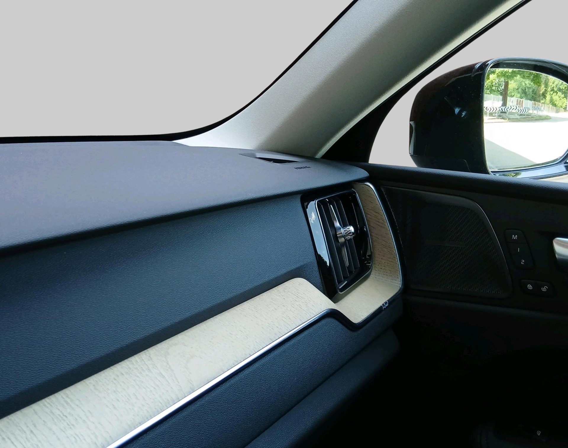 VOLVO XC60 2.0 T6 TE Plus Dark eAWD-image-17