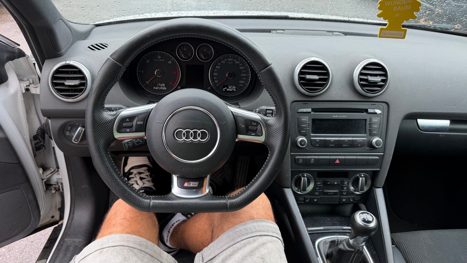 AUDI A3 Sportback 1.6 TDI Ambition-image-7