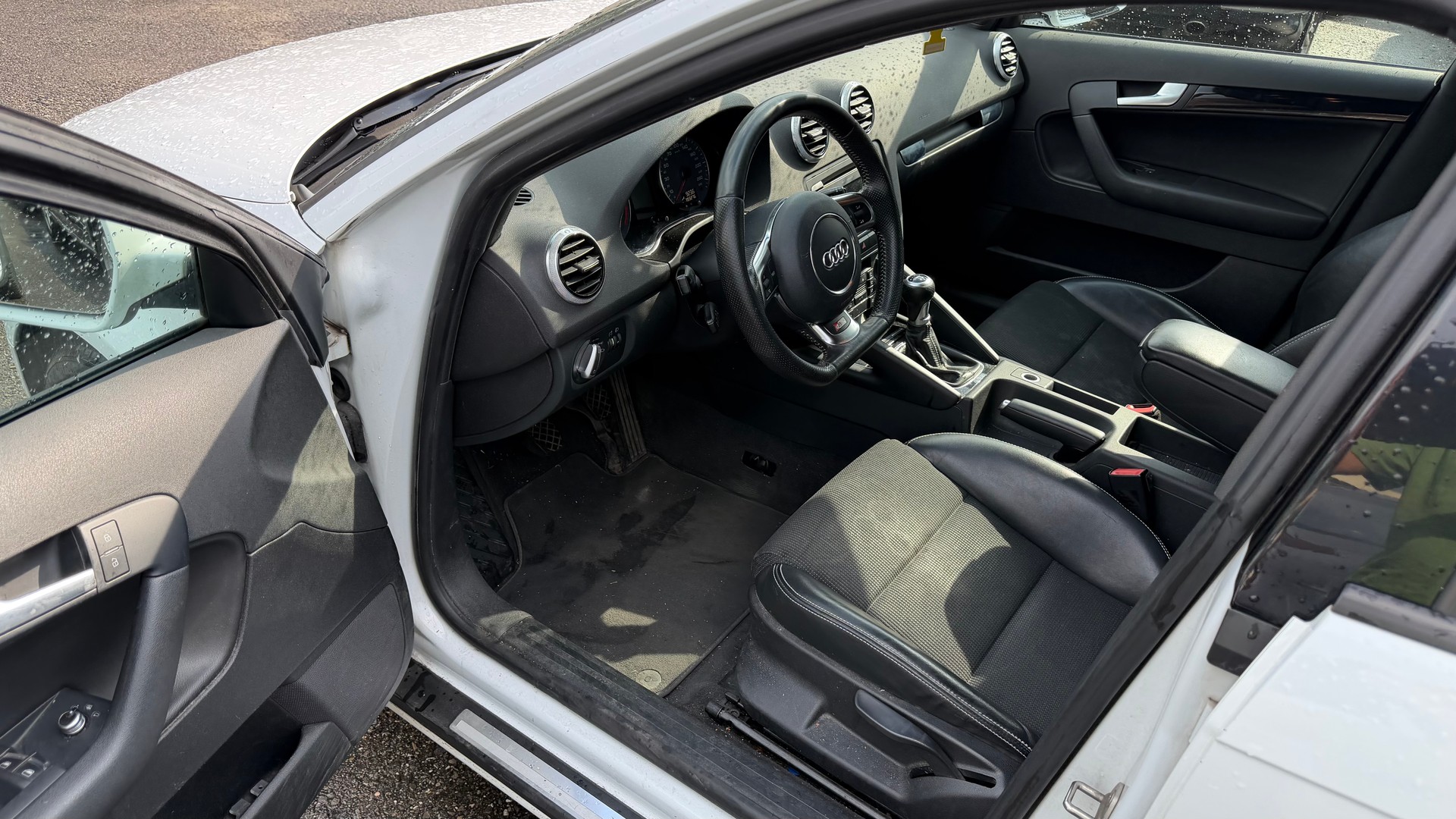 AUDI A3 Sportback 1.6 TDI Ambition-image-6