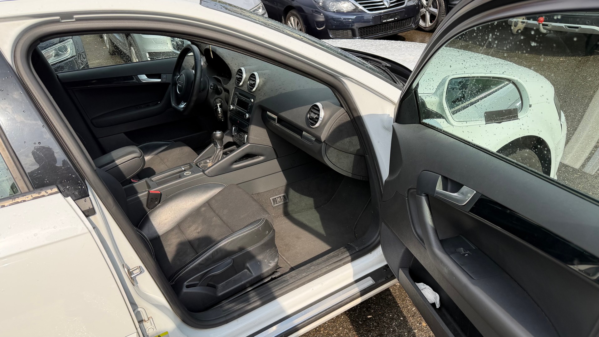 AUDI A3 Sportback 1.6 TDI Ambition-image-4
