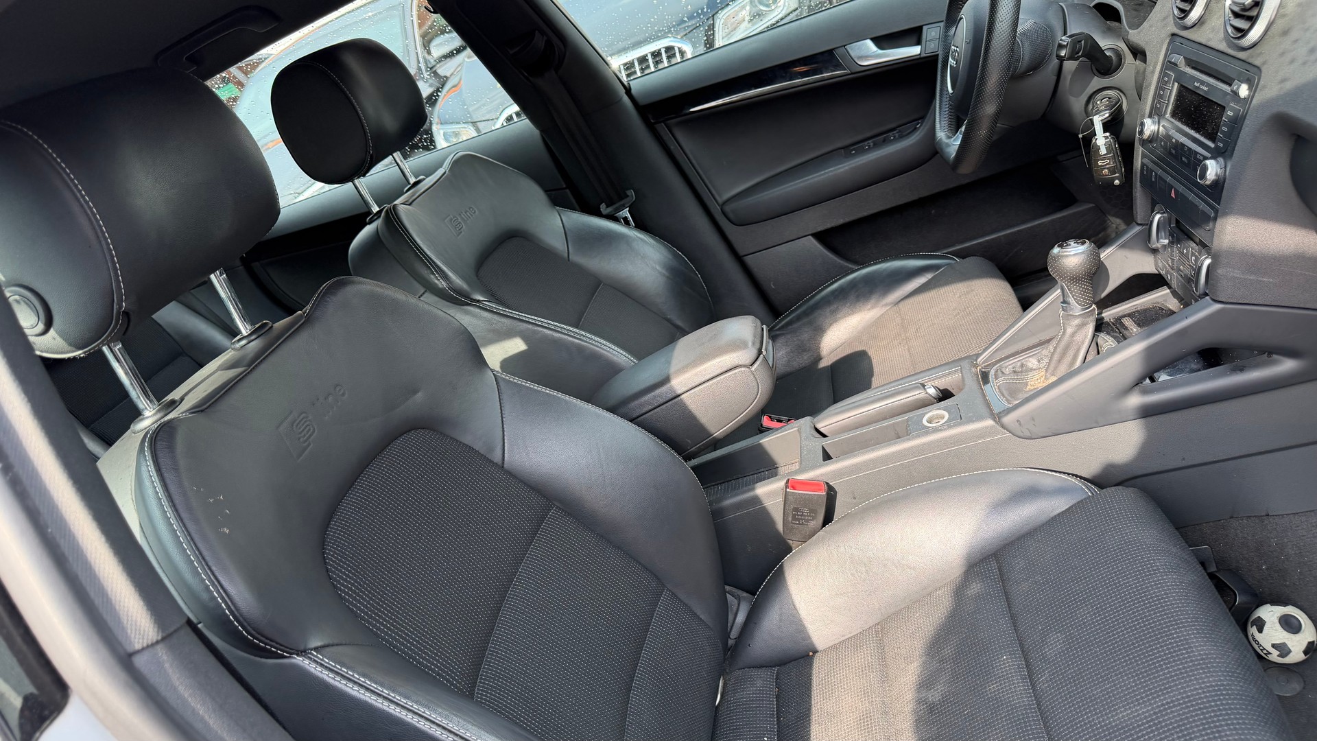 AUDI A3 Sportback 1.6 TDI Ambition-image-5