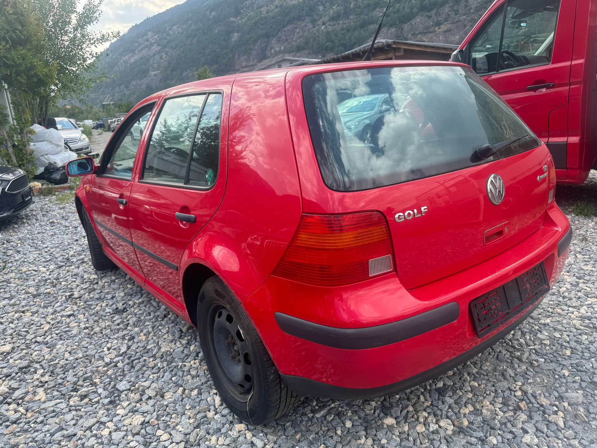 VW Golf 1.8 Comfortline 4Motion-image-9
