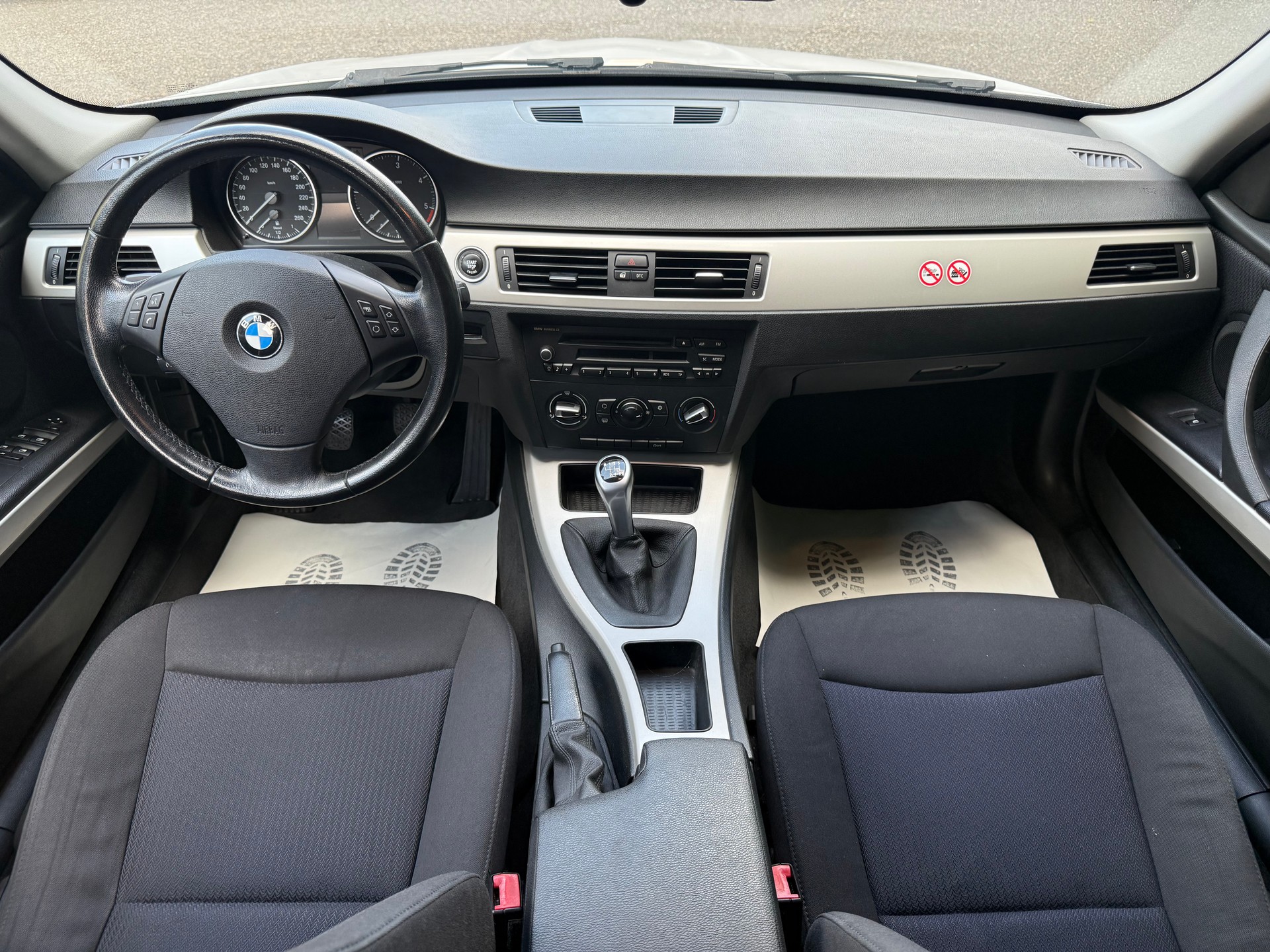 BMW 318d Touring-image-4