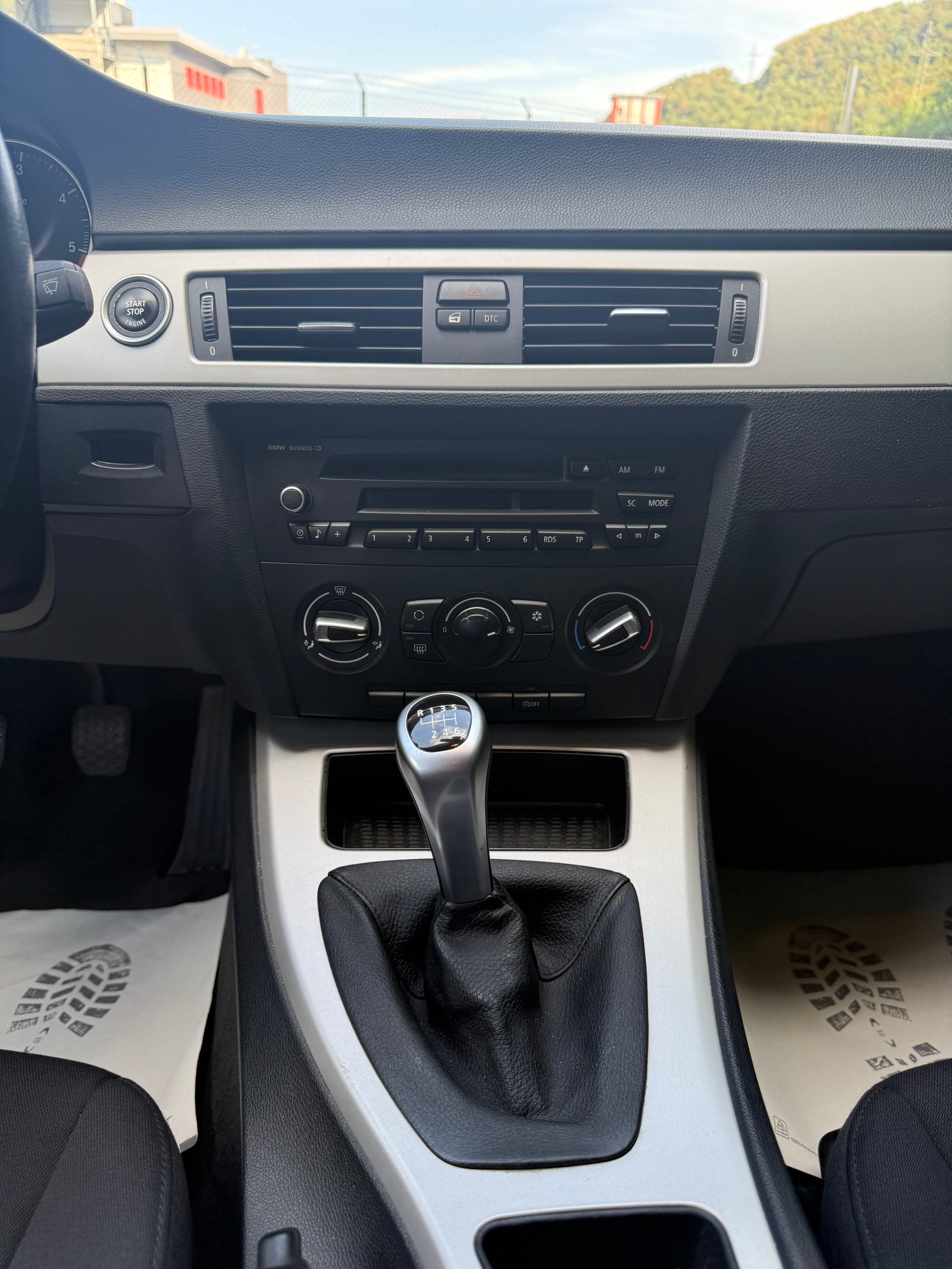BMW 318d Touring-image-6
