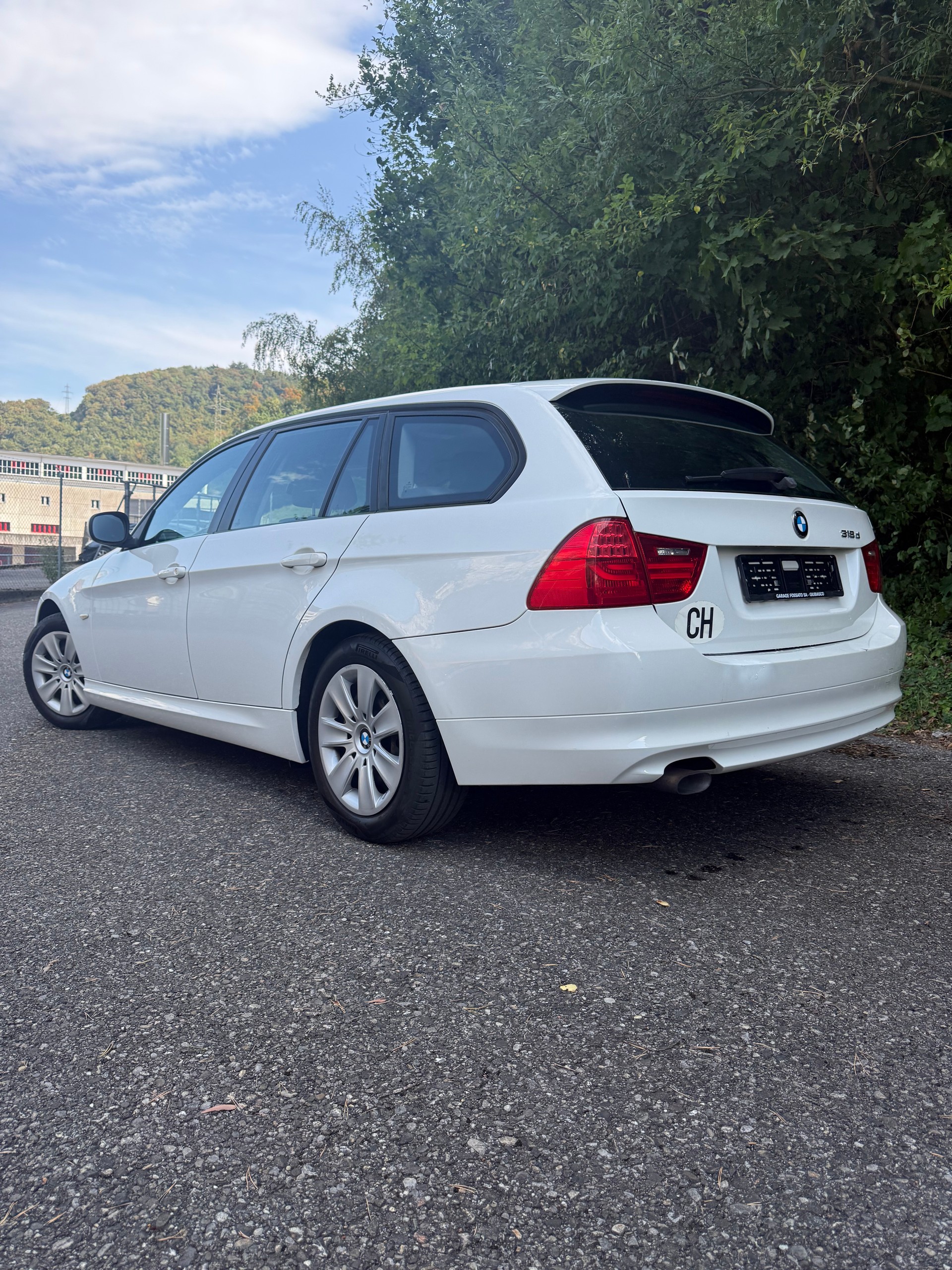 BMW 318d Touring-image-3