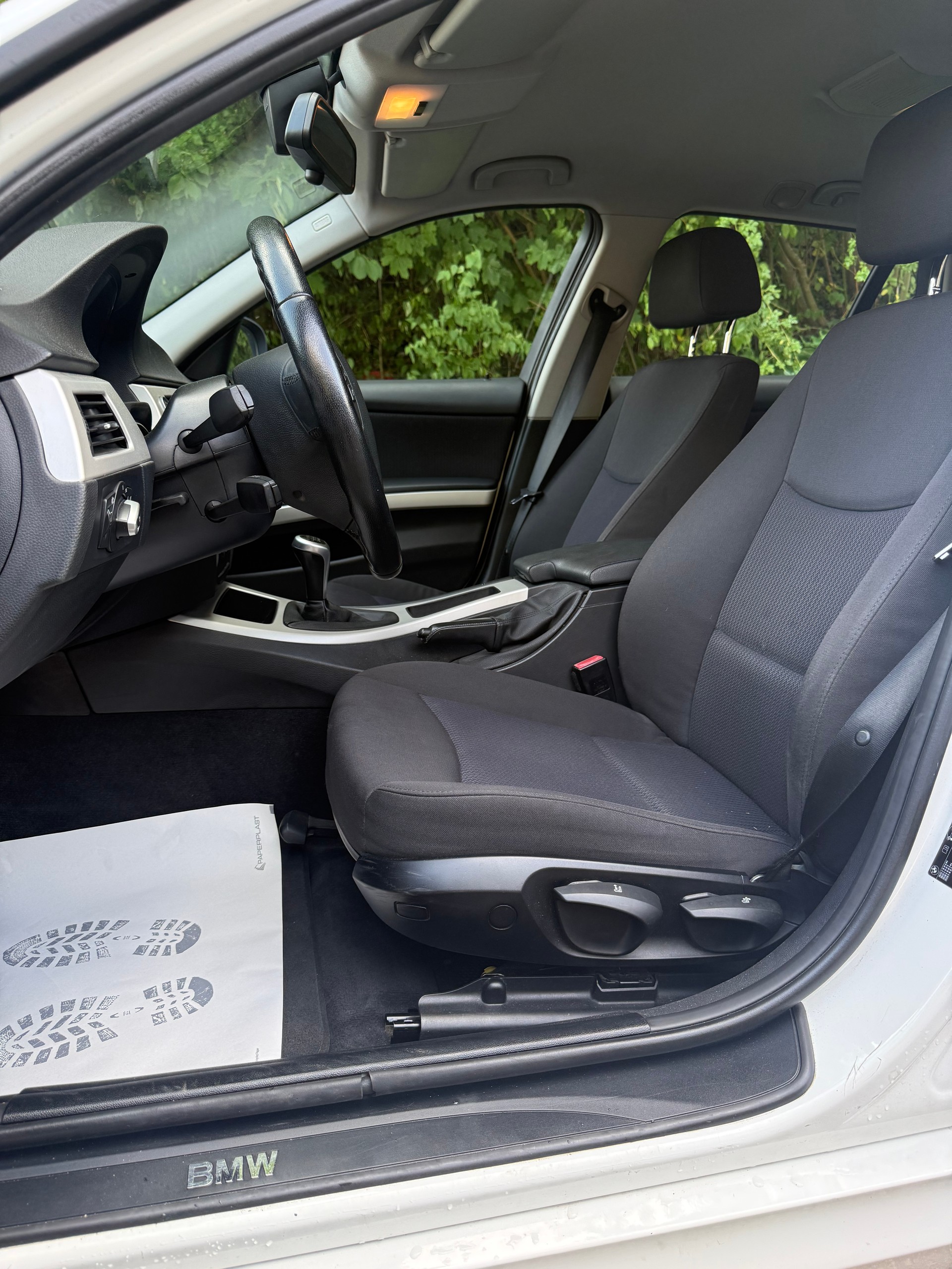 BMW 318d Touring-image-5