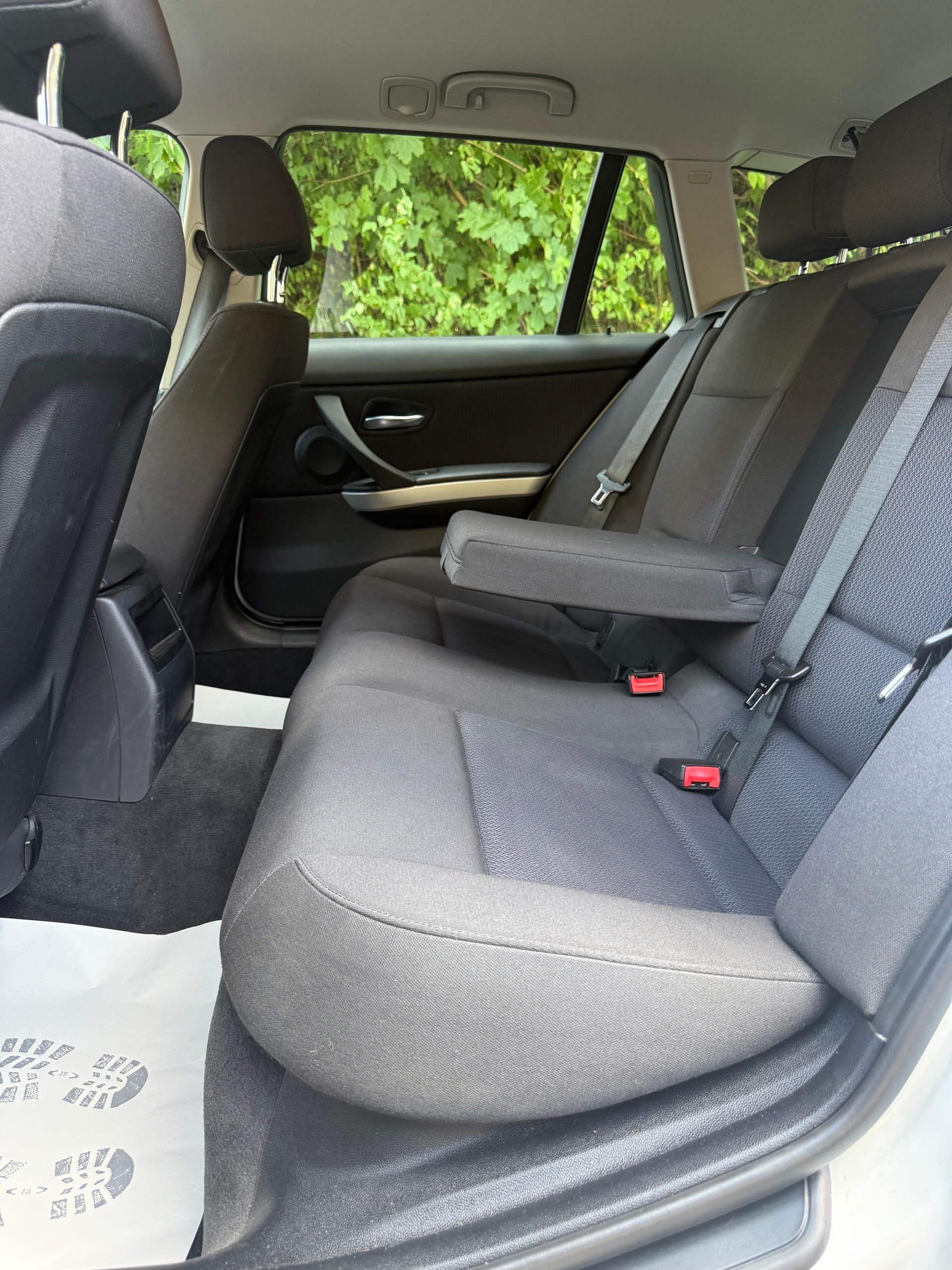BMW 318d Touring-image-7
