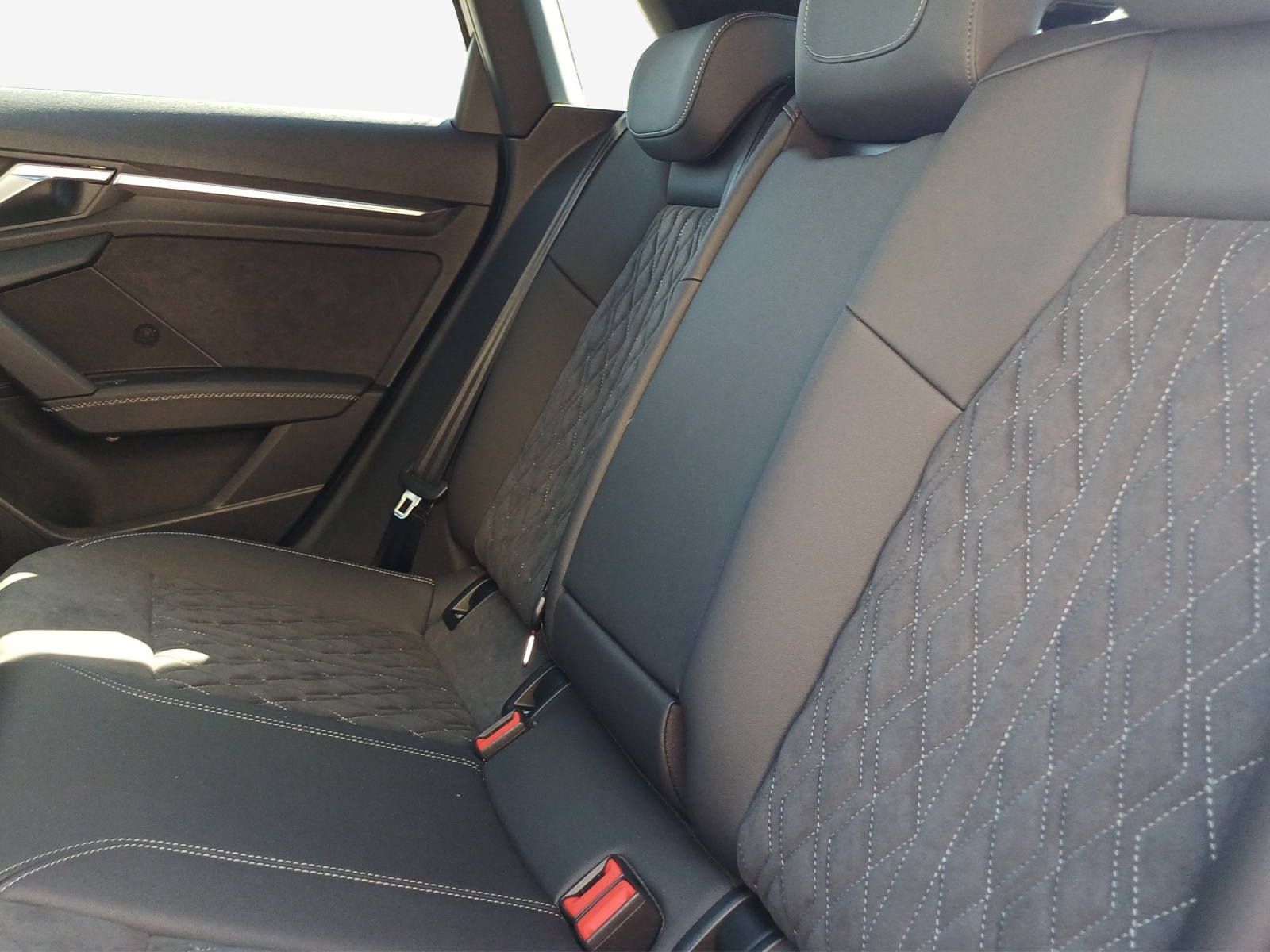 AUDI A3 Sportback 35 TFSI S line Attraction S-tronic-image-11