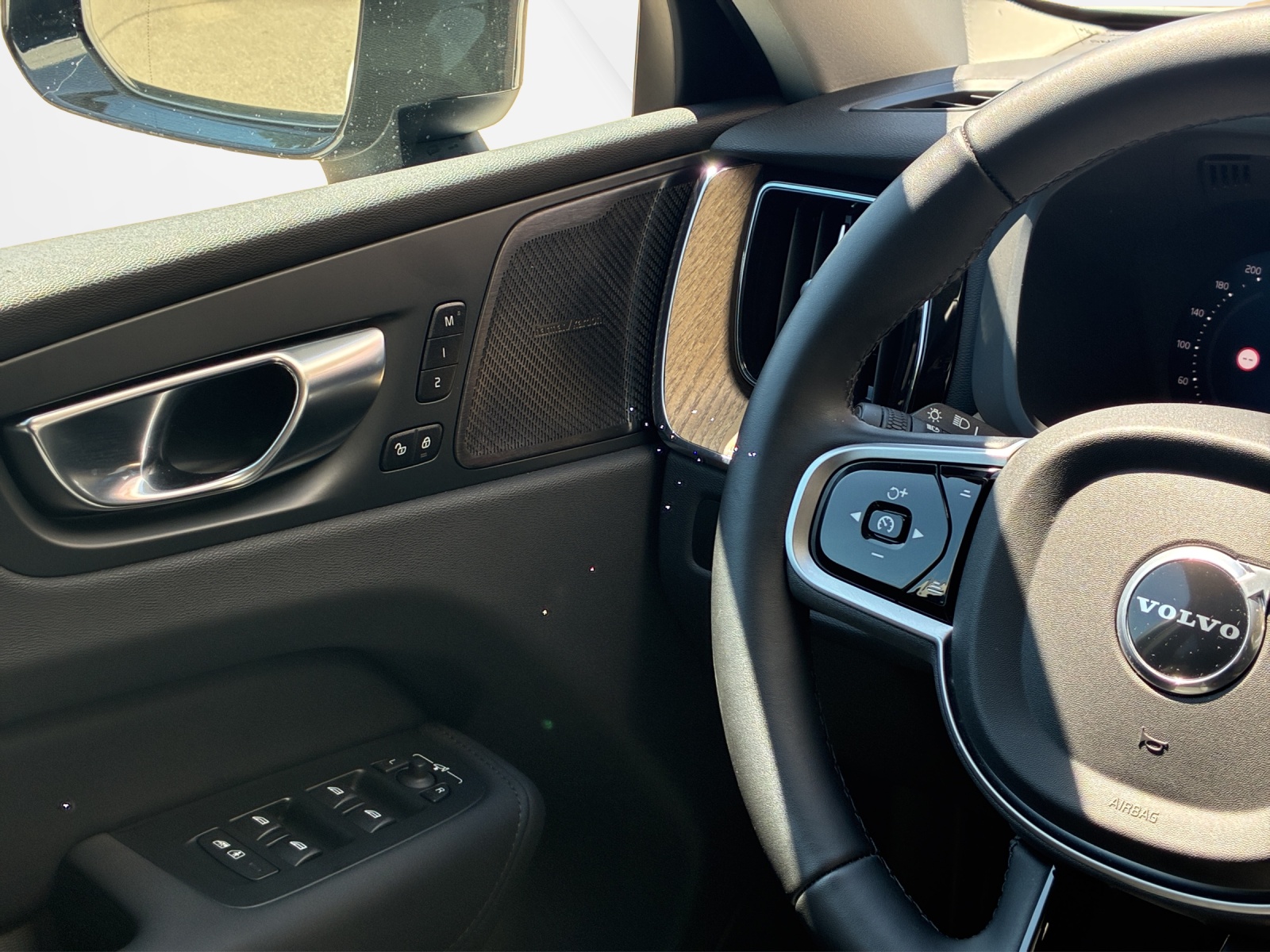VOLVO XC60 2.0 T6 TE Plus Dark eAWD-image-16