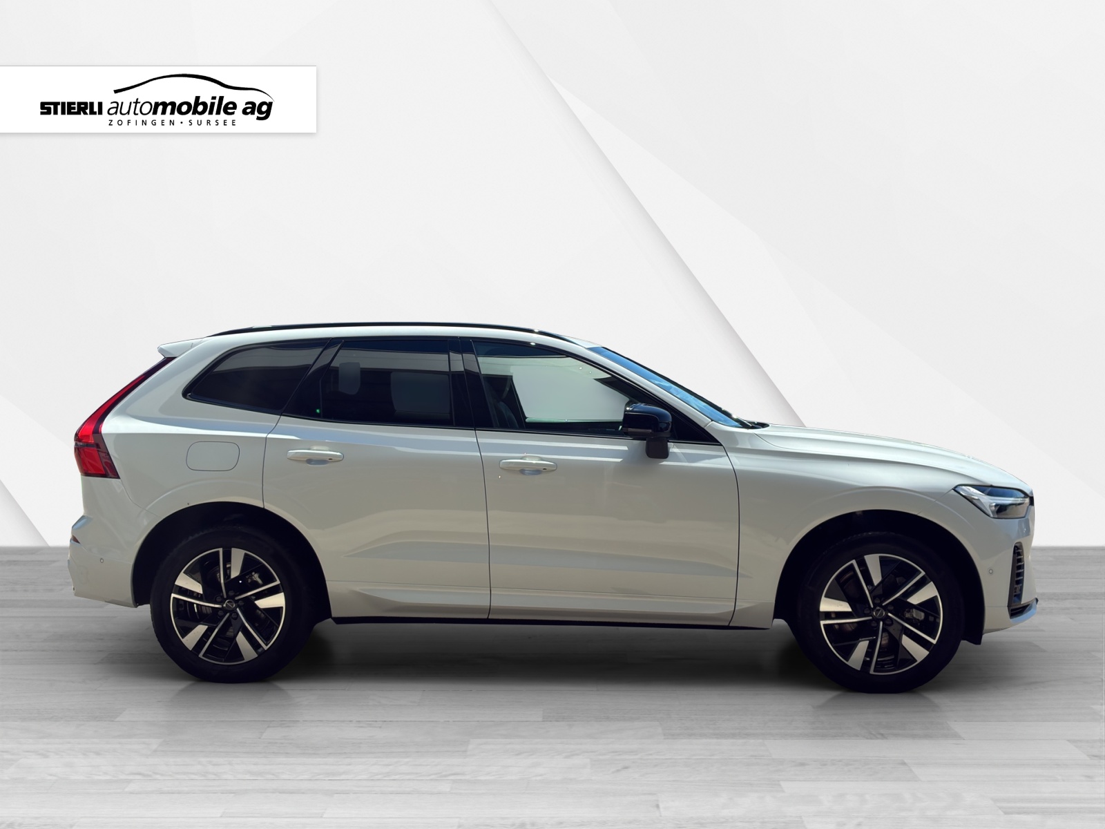 VOLVO XC60 2.0 T6 TE Plus Dark eAWD-showroom-element-3