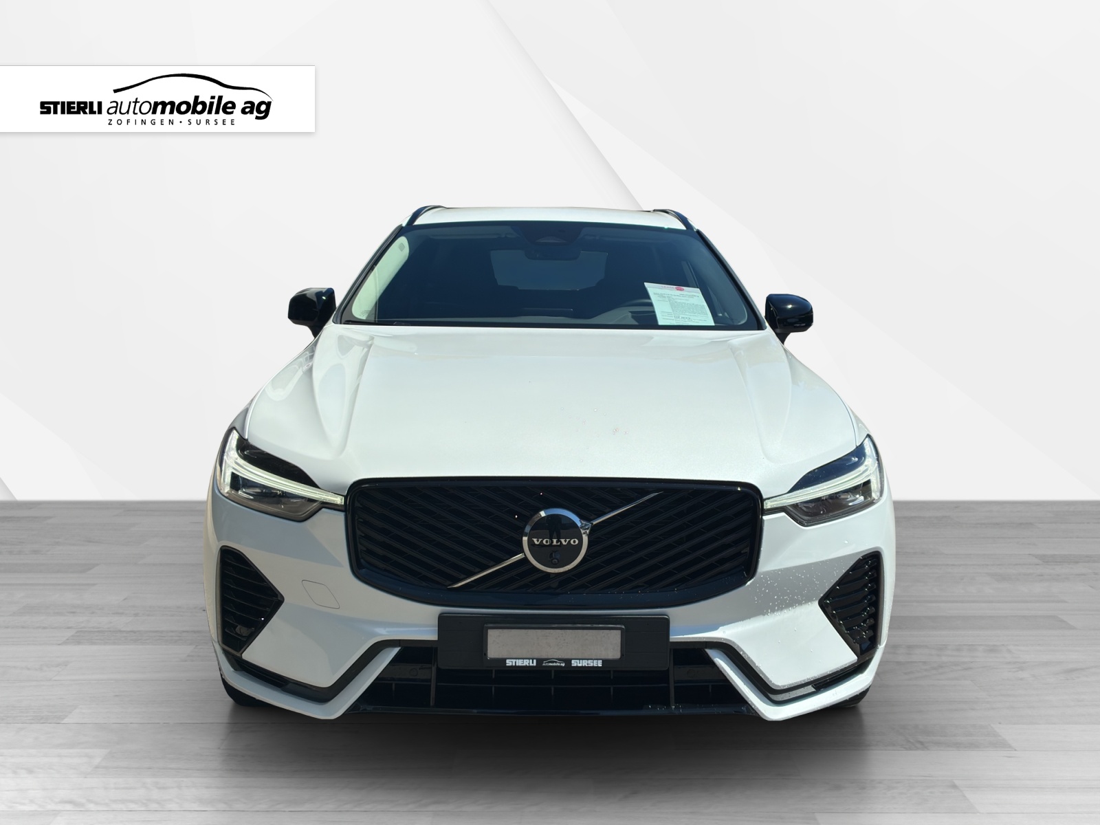 VOLVO XC60 2.0 T6 TE Plus Dark eAWD-showroom-element-1