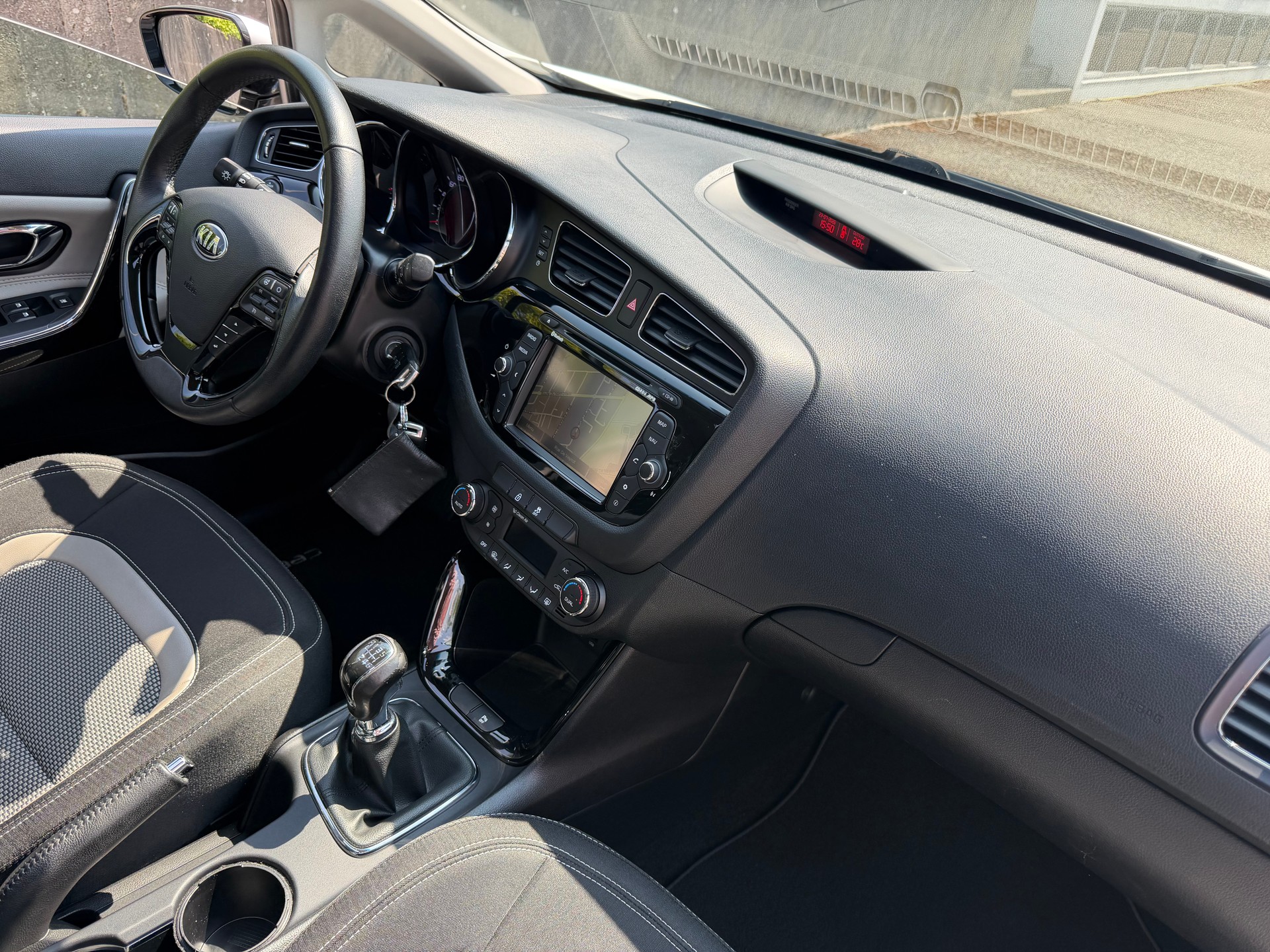 KIA Cee'd Sportswagon 1.6 GDi Swiss Eco Edition-image-4