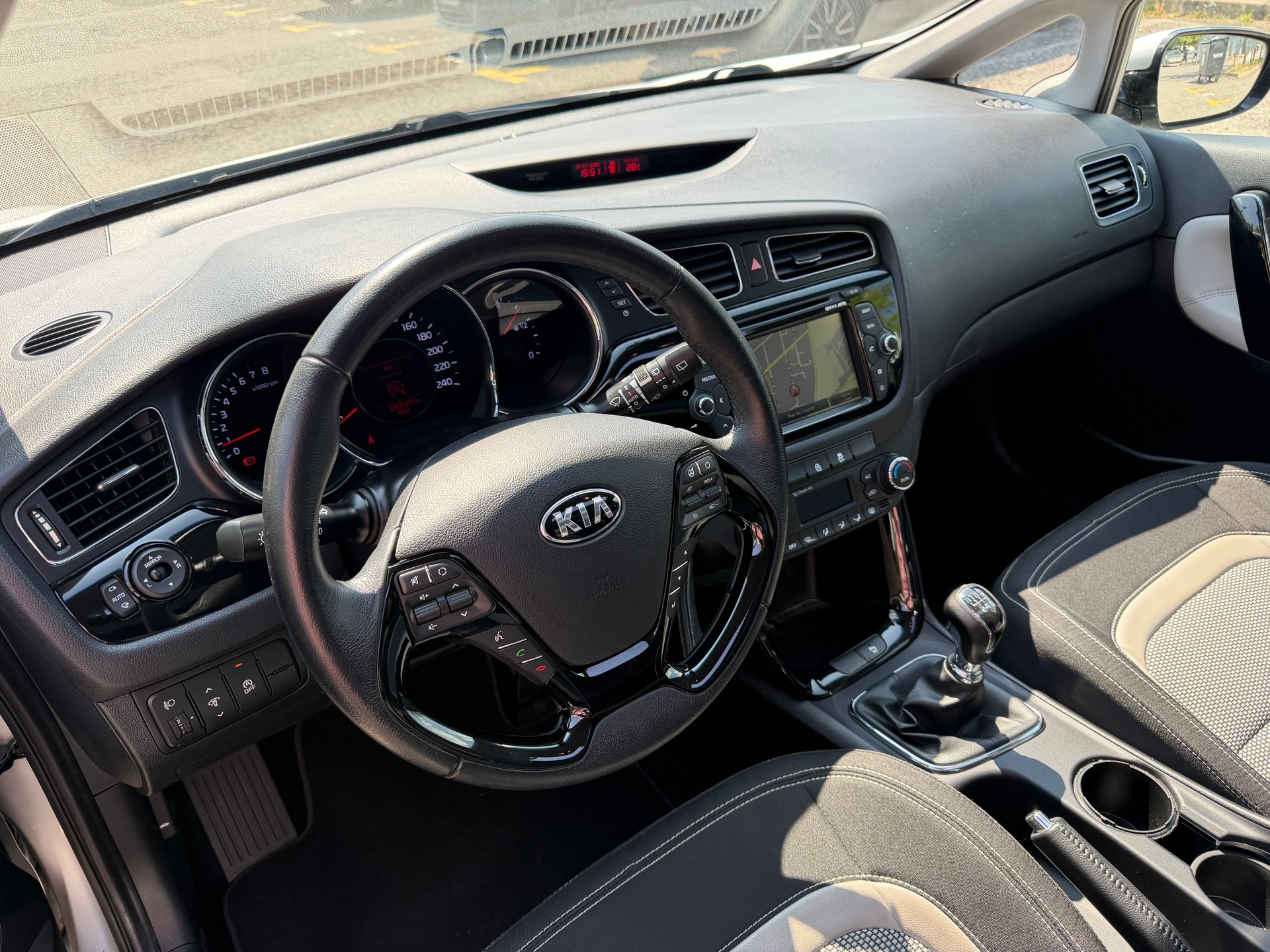 KIA Cee'd Sportswagon 1.6 GDi Swiss Eco Edition-image-9