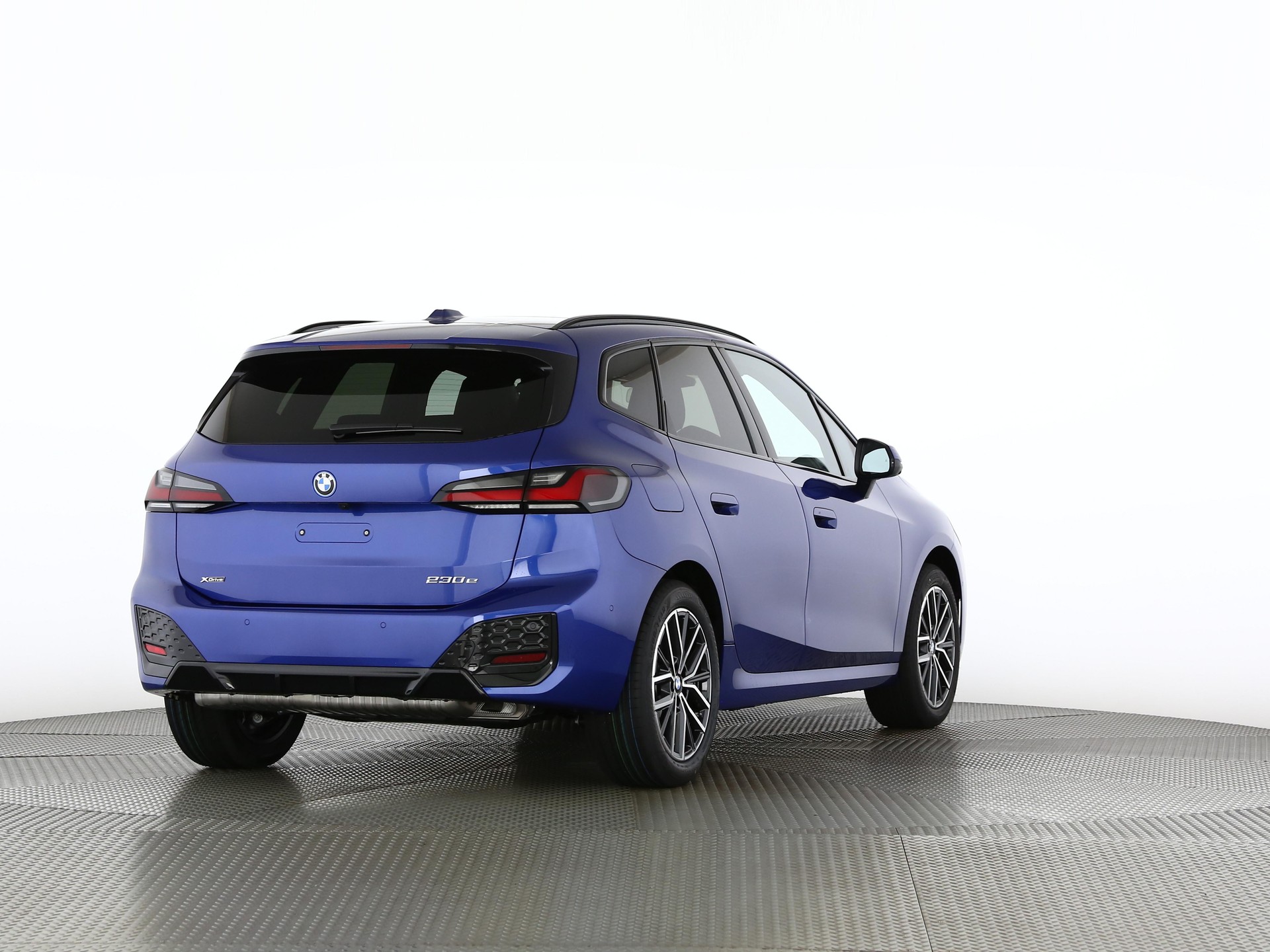 BMW 230e xDrive paddles Active Tourer-showroom-element-1