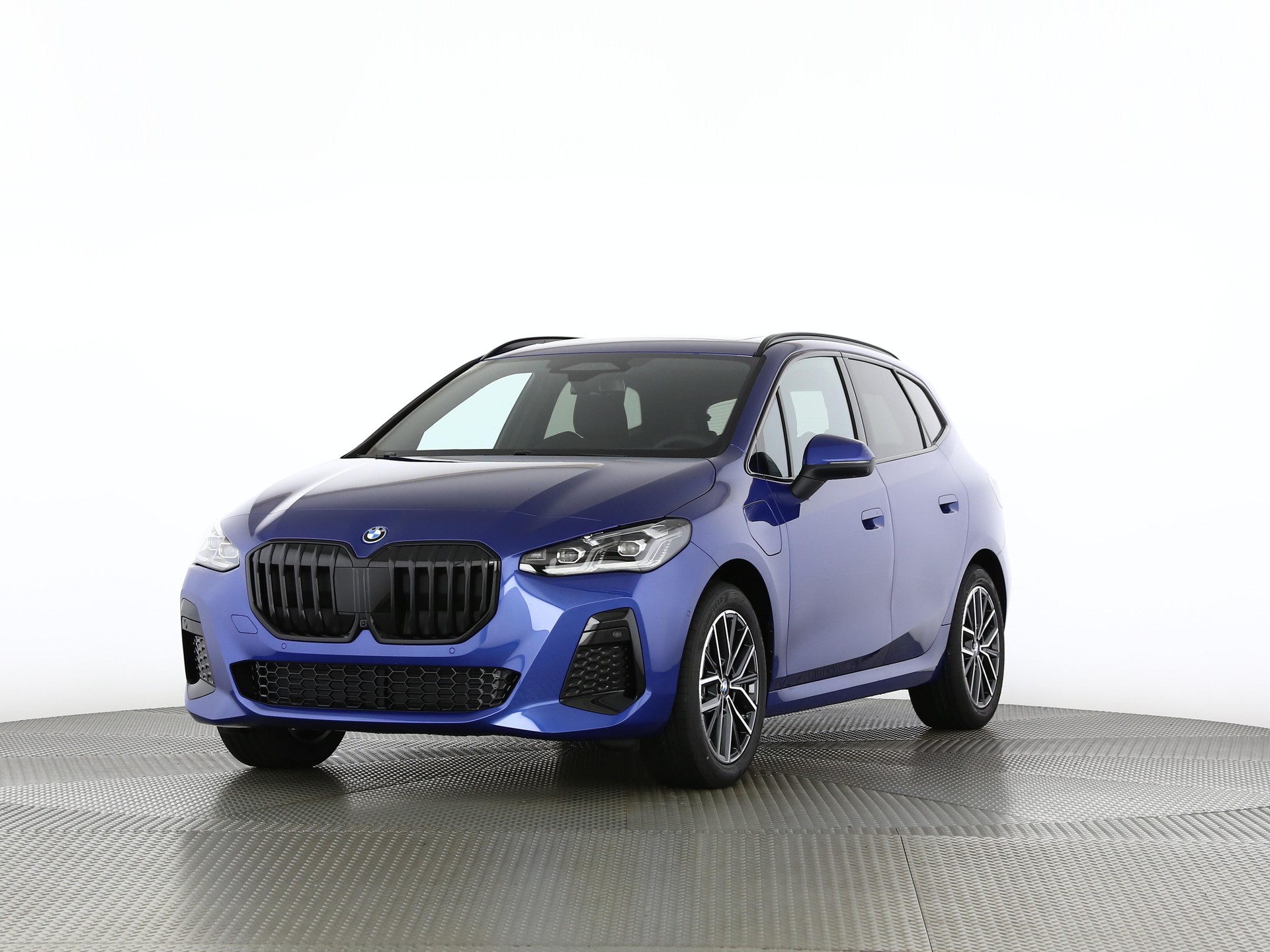 BMW 230e xDrive paddles Active Tourer
