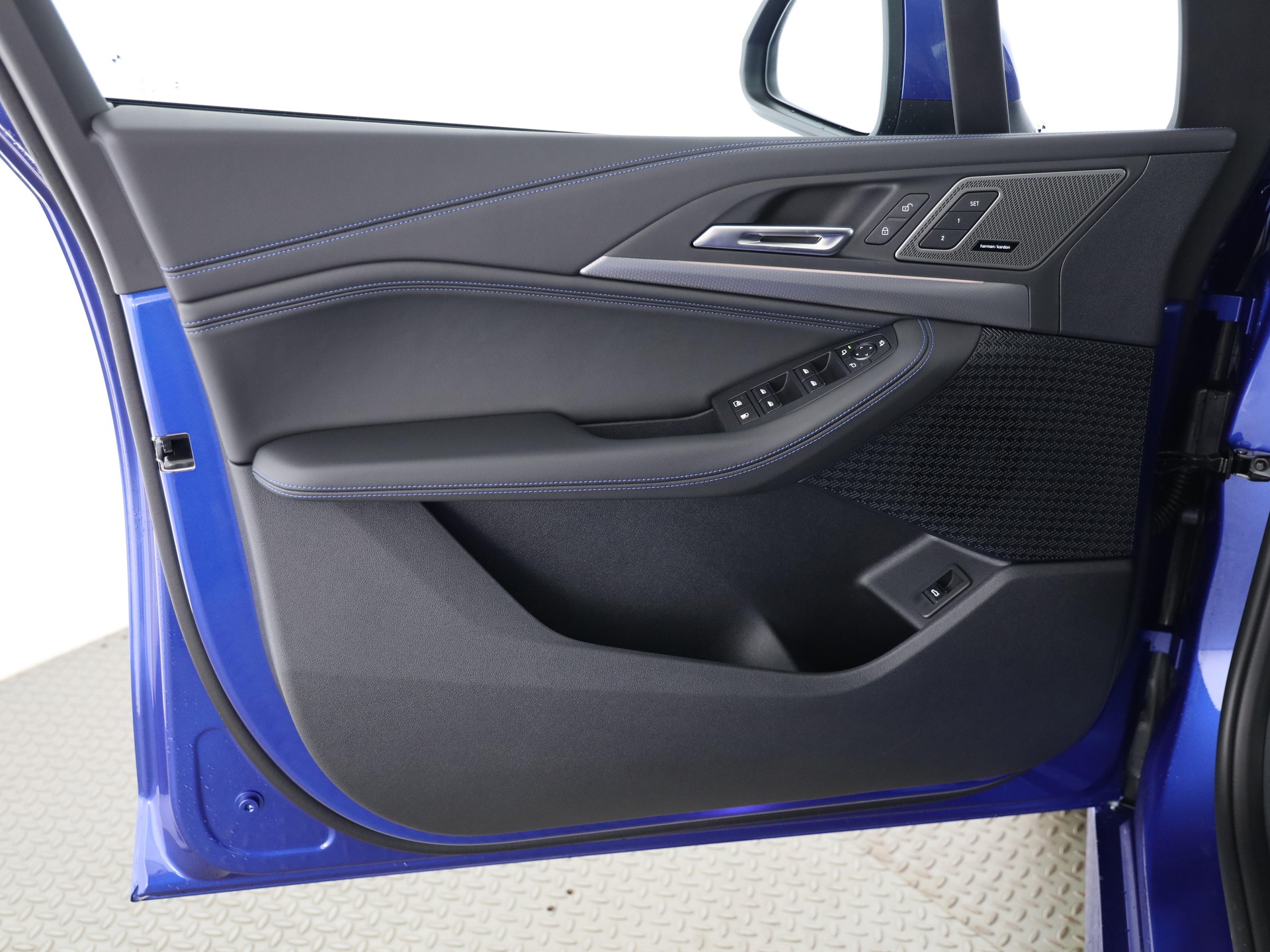 BMW 230e xDrive paddles Active Tourer-image-9