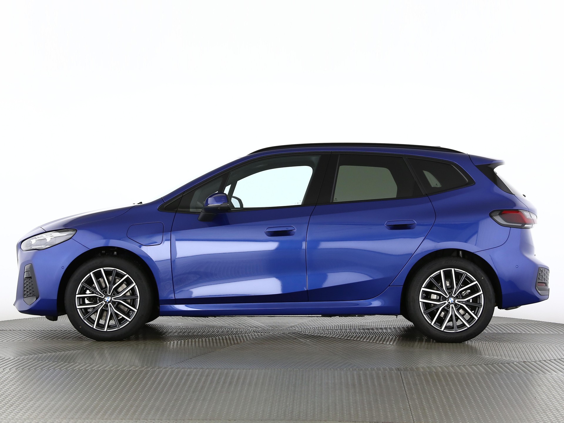 BMW 230e xDrive paddles Active Tourer-showroom-element-2