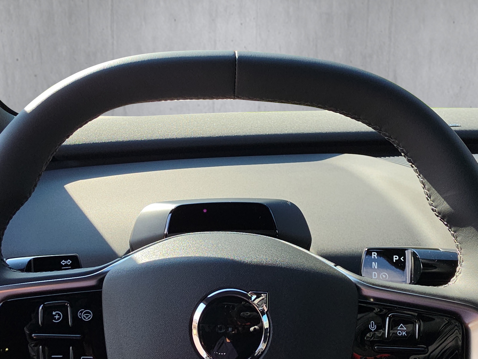 VOLVO EX30 Cross Country P8 69 kWh AWD Plus-image-16