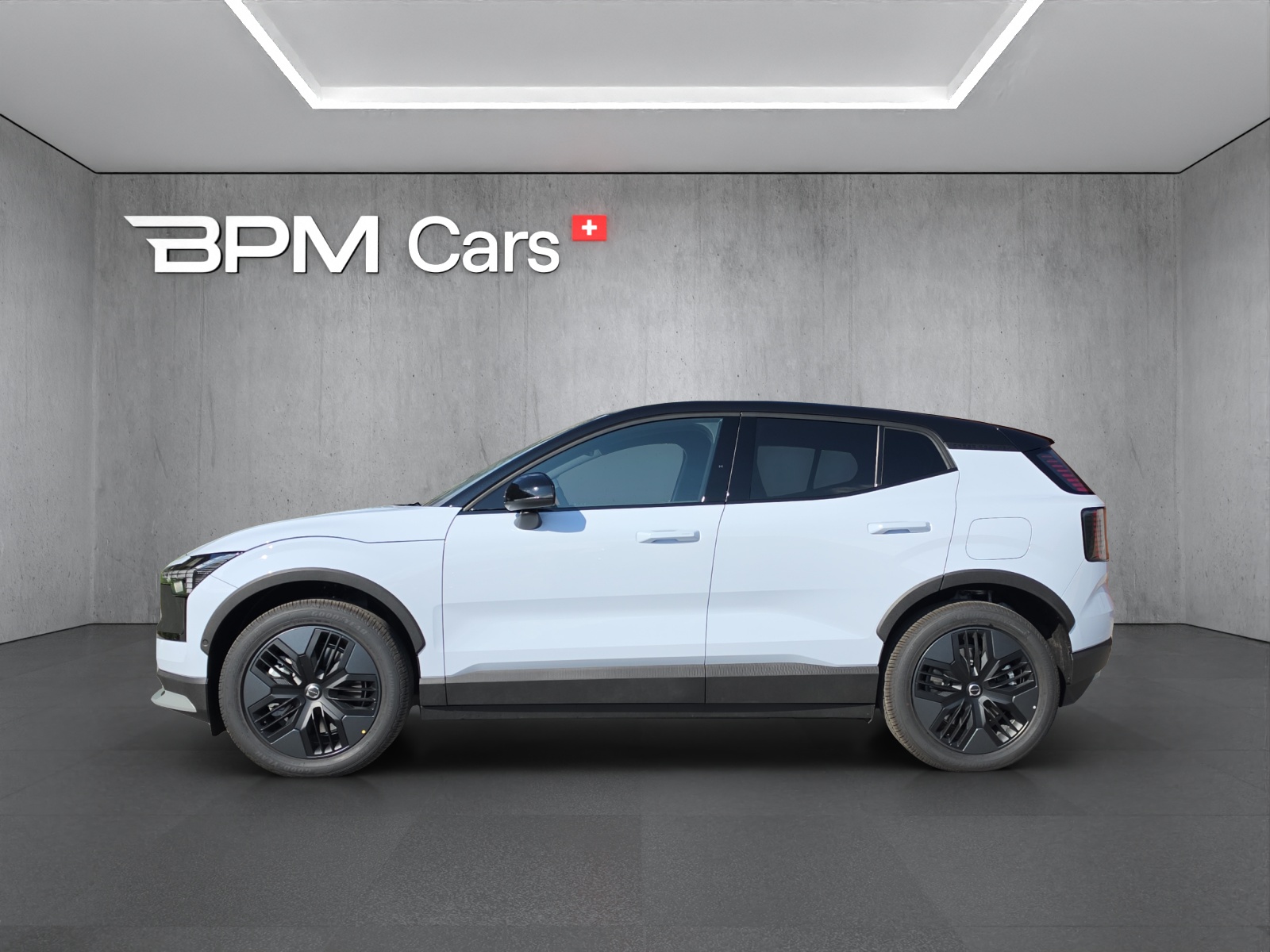 VOLVO EX30 Cross Country P8 69 kWh AWD Plus-image-1