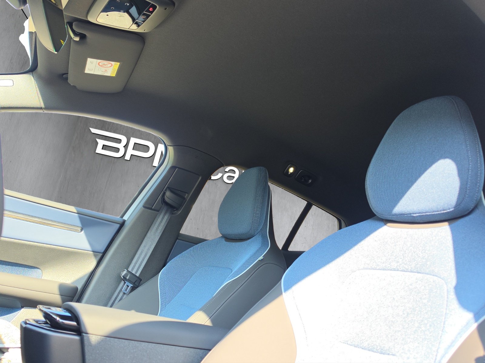 VOLVO EX30 Cross Country P8 69 kWh AWD Plus-image-13