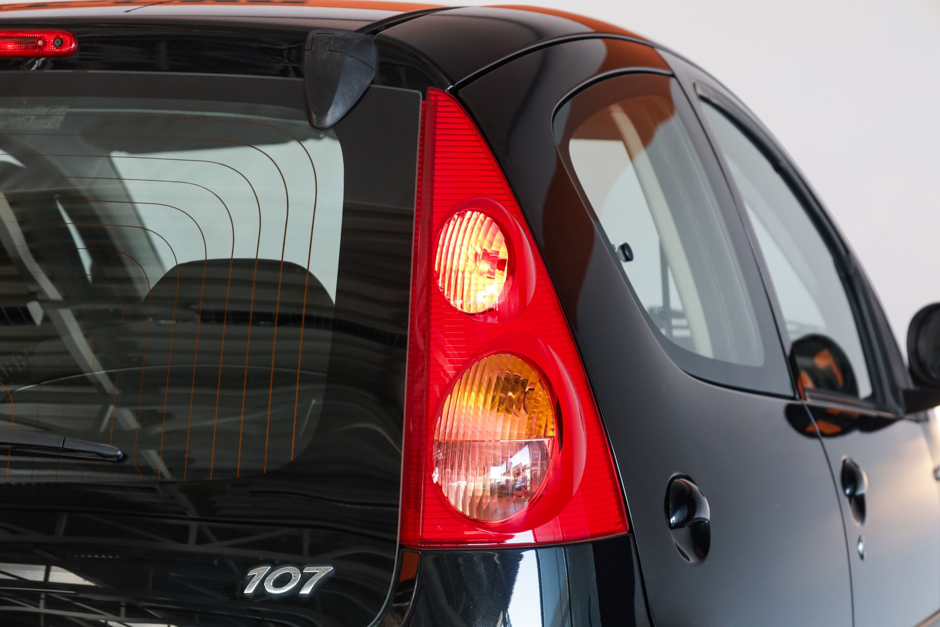 PEUGEOT 107 1.0 Trendy BMP5-image-5