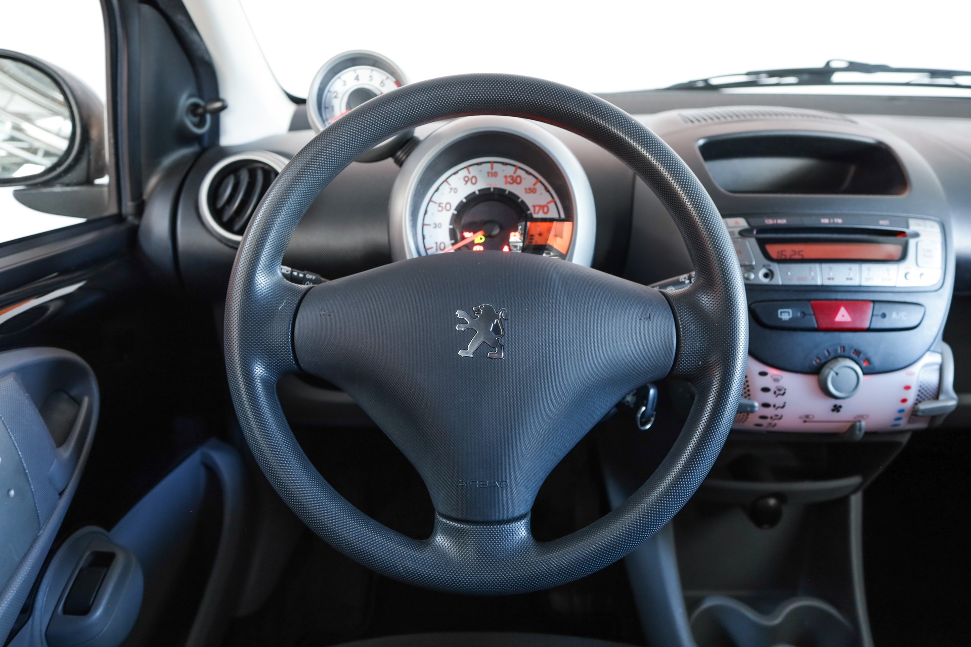 PEUGEOT 107 1.0 Trendy BMP5-image-14