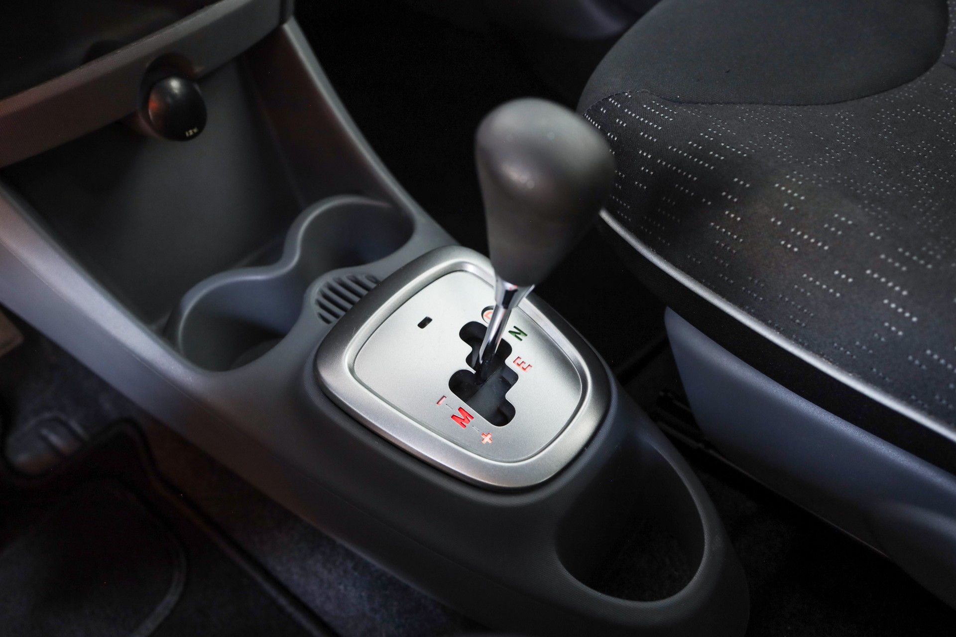 PEUGEOT 107 1.0 Trendy BMP5-image-7