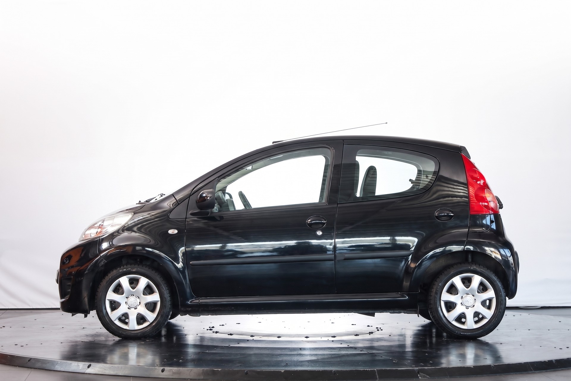 PEUGEOT 107 1.0 Trendy BMP5-showroom-element-3