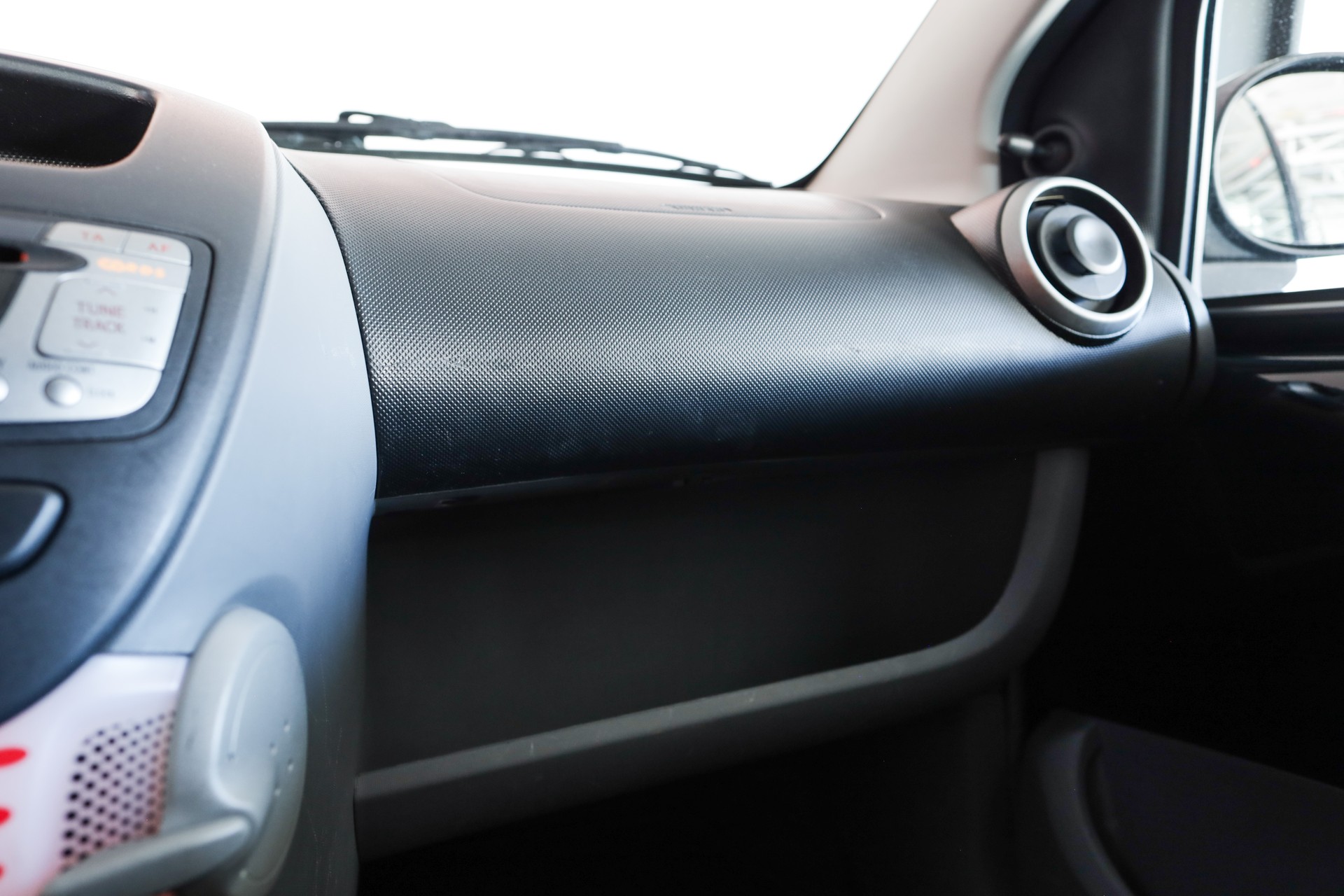 PEUGEOT 107 1.0 Trendy BMP5-image-17