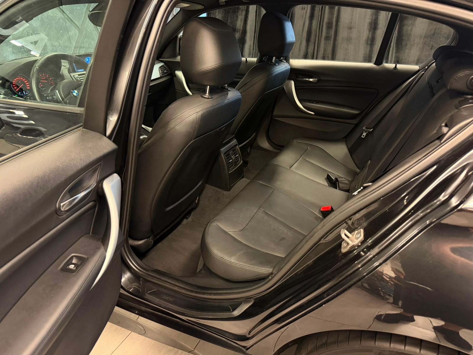 BMW 116i M Sport Steptronic-image-12