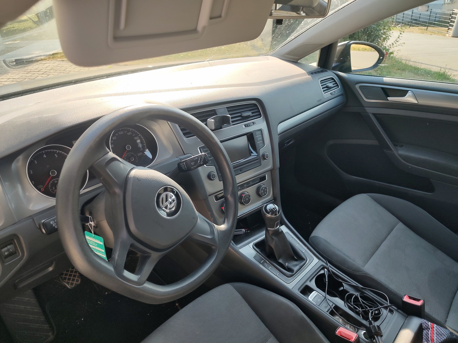 VW 1.2 TSI BlueMT Trendline-image-2
