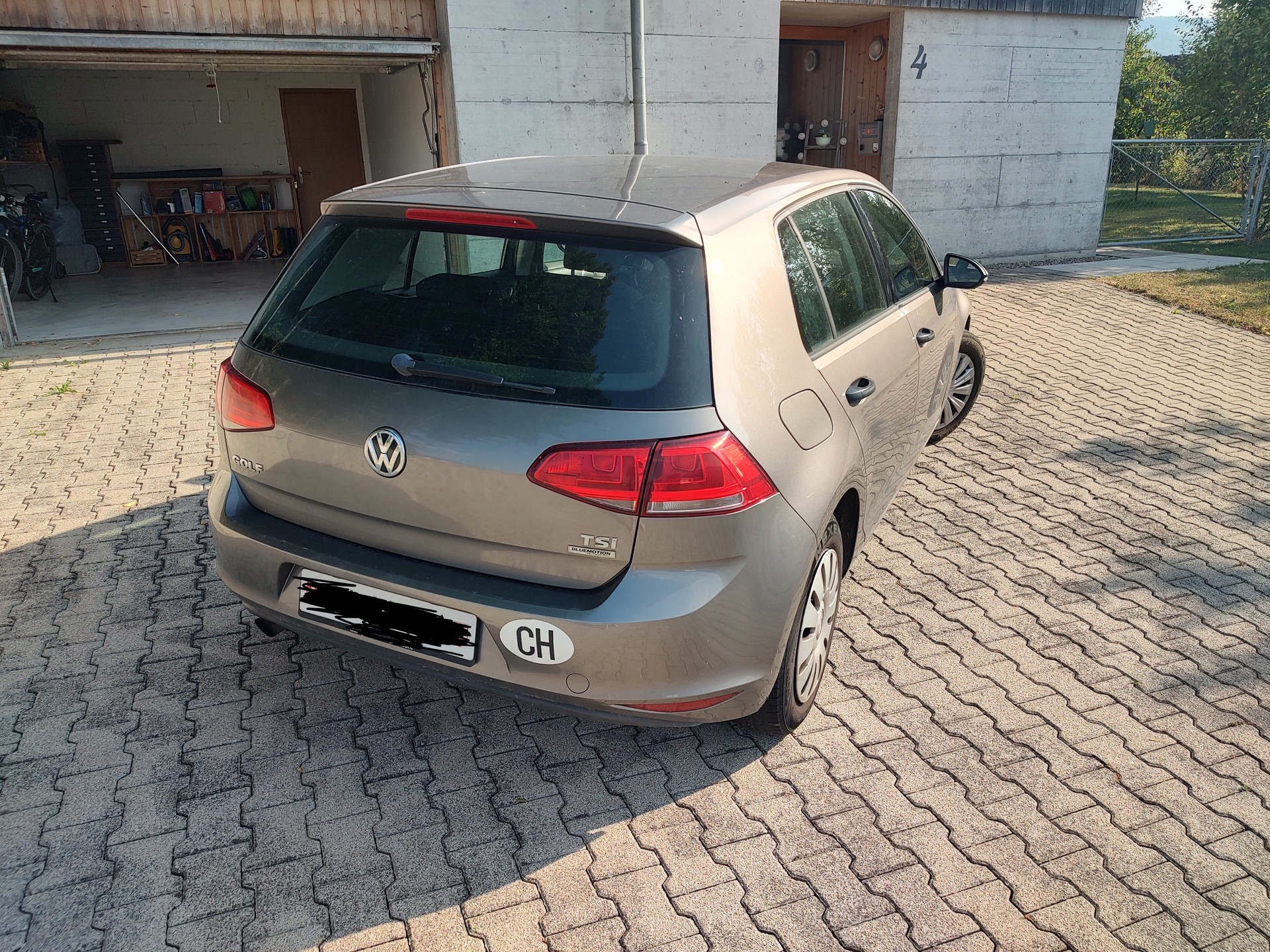 VW 1.2 TSI BlueMT Trendline-image-1